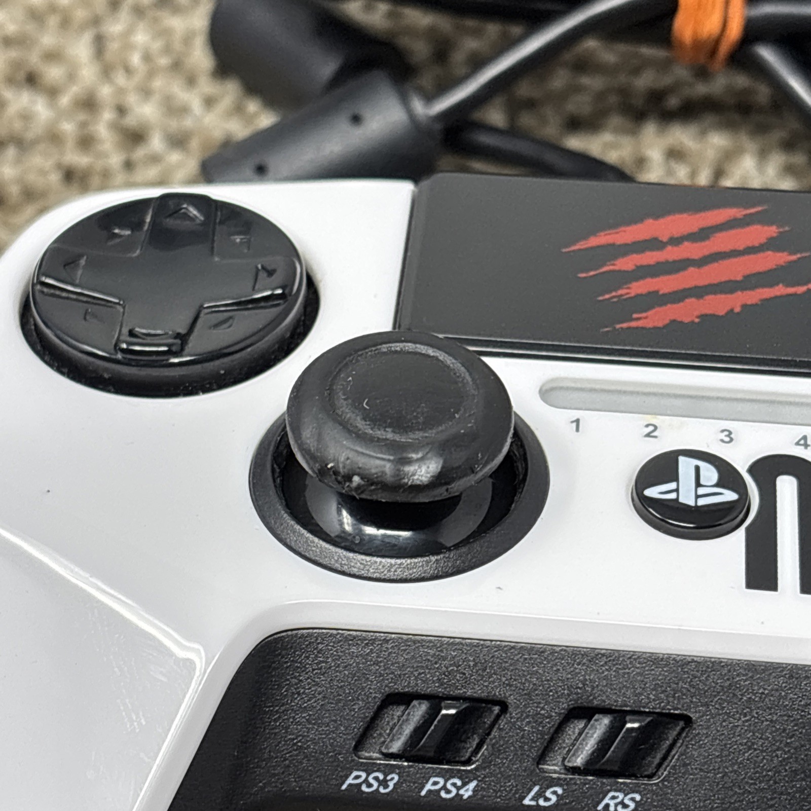 Mad Catz Street Fighter V Arcade Fight Pad PRO PS3/PS4 Controller White
