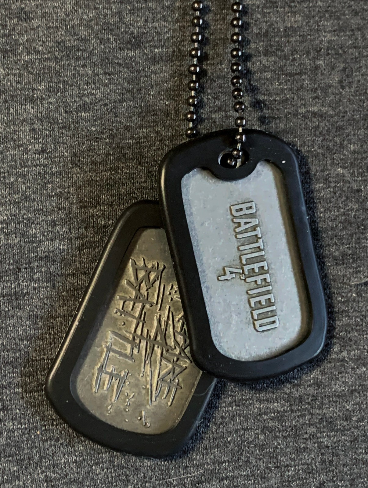 NEW RARE Battlefield 4 Prepare 4 Battle Dog Tag Necklace Set of 2 Gold & Silver