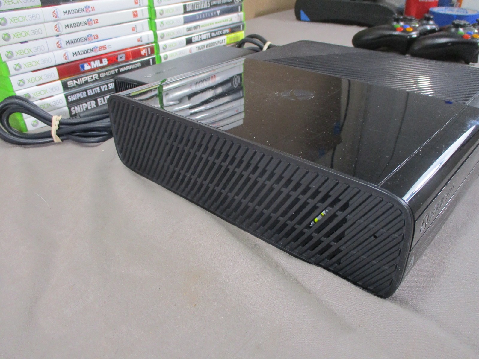 ENORMOUS Xbox 360 Console Model 1538 w/ 2 Controllers and 35 GAMES LOT