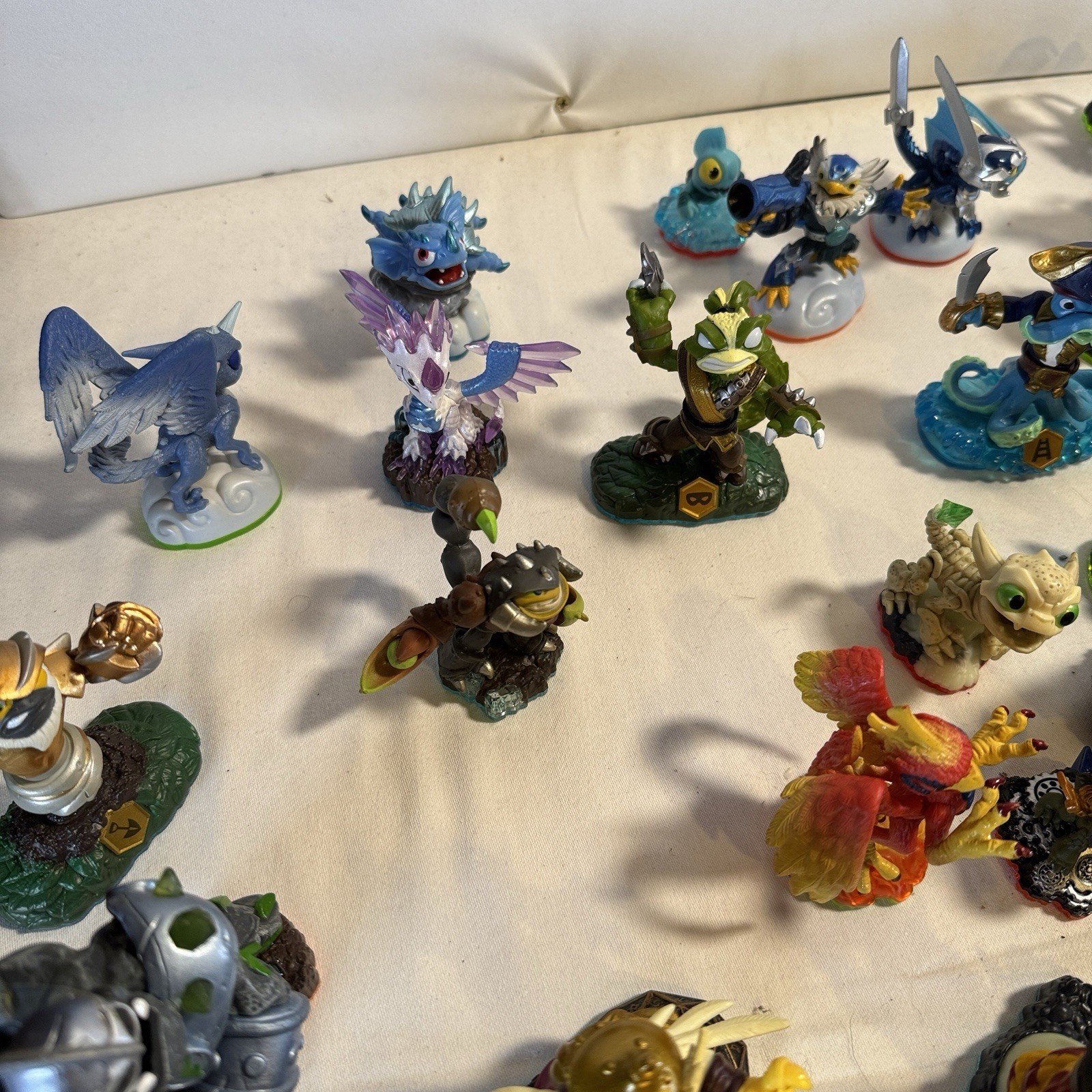 Activision Skylanders Character Figures 90 With Portal Crystals And Keys!