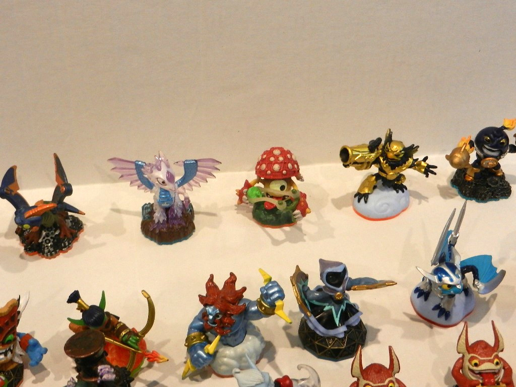 Lot of 50 Skylanders Figures – Mix of Spyro / Giants / Swap Force
