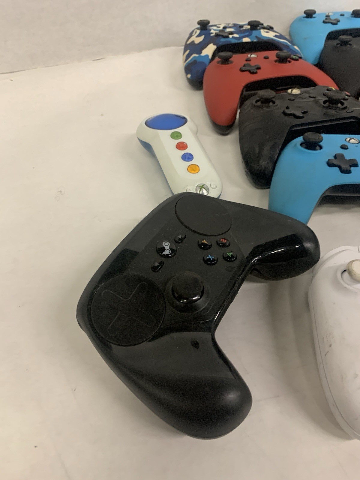 UNBRANDED XBOX ONE REMOTES ALL UNTESTED NOT WORKING FOR PARTS !!