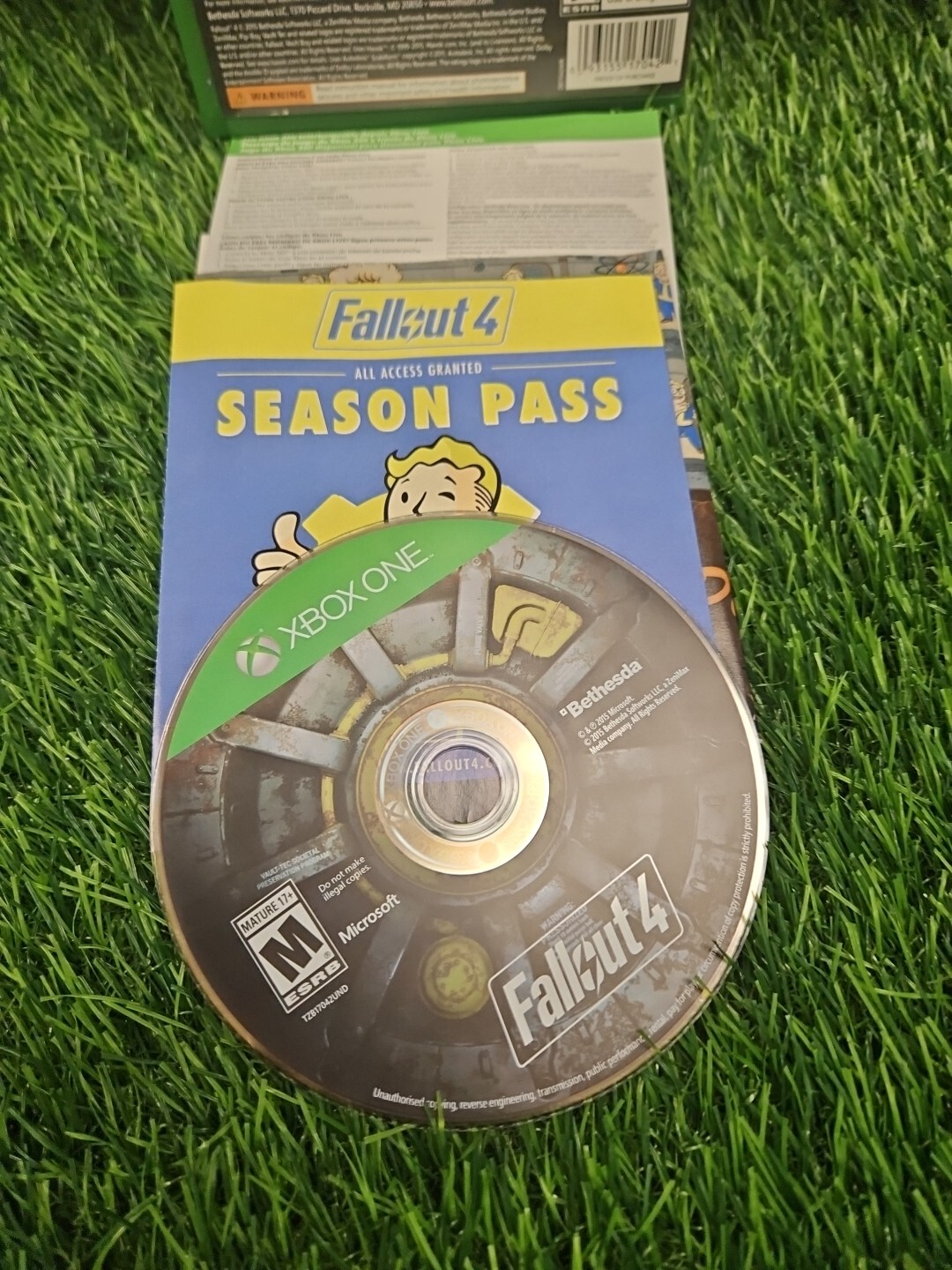 Fallout 4 (Xbox One, 2015) Complete With Original Poster Tested