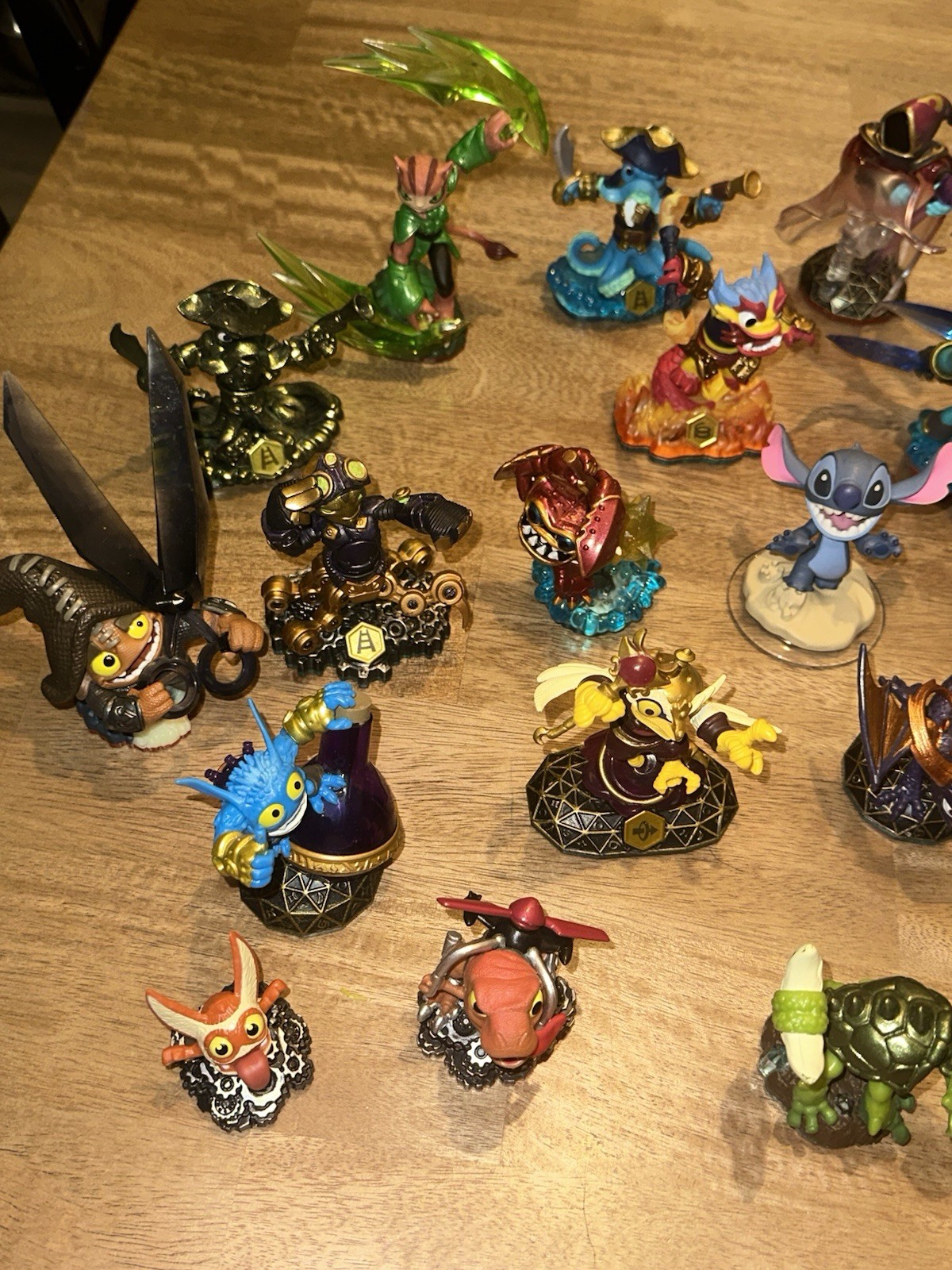 38 pc. Skylanders Trap Team. Enigma, Short Cut and many more!