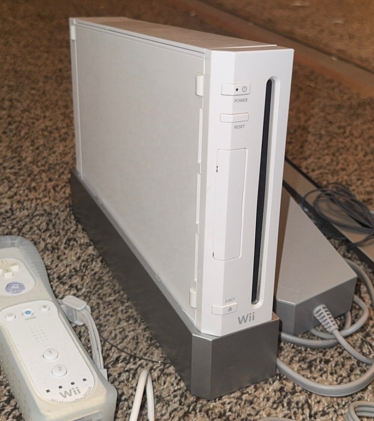 Nintendo Wii RVL-001 White Console Bundle 2 Remotes 2 Nunchuks Wi-Fi 480p