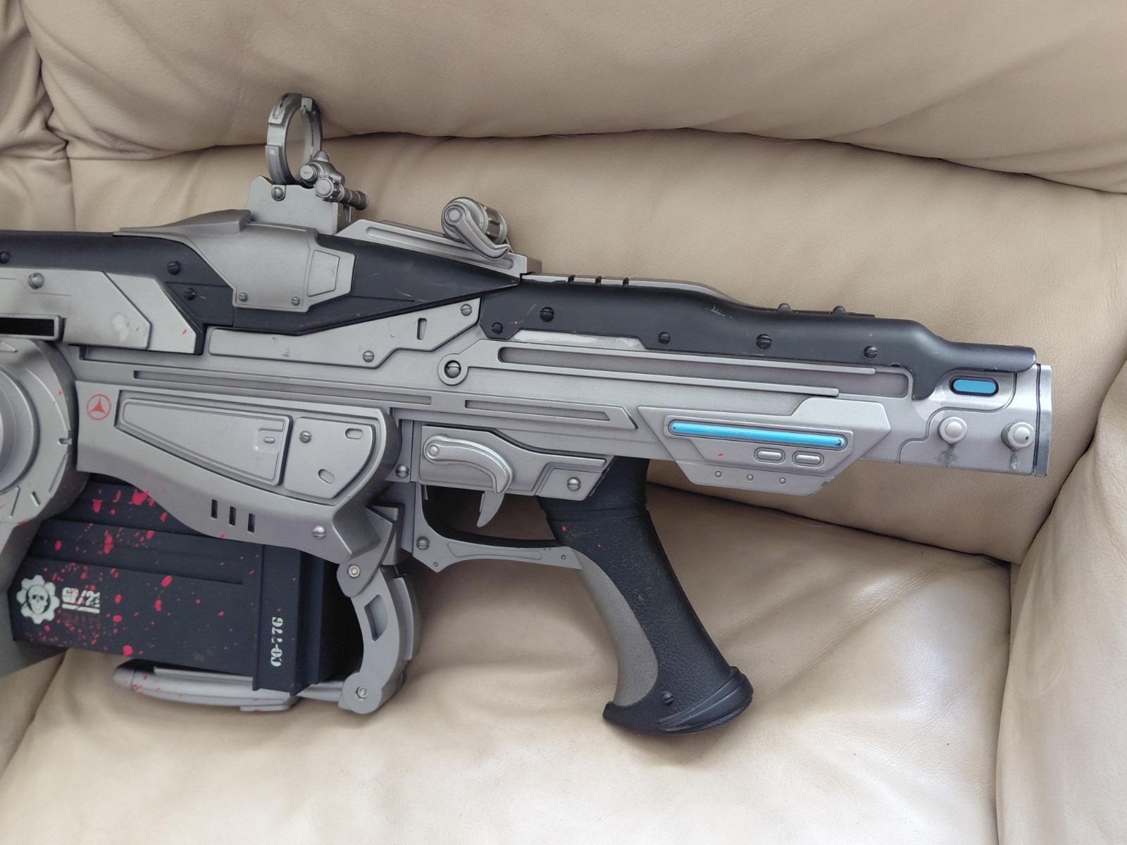 NECA Gears Of War Lancer Replica 2008 – Bloody Lancer – 36″ Full Size Prop