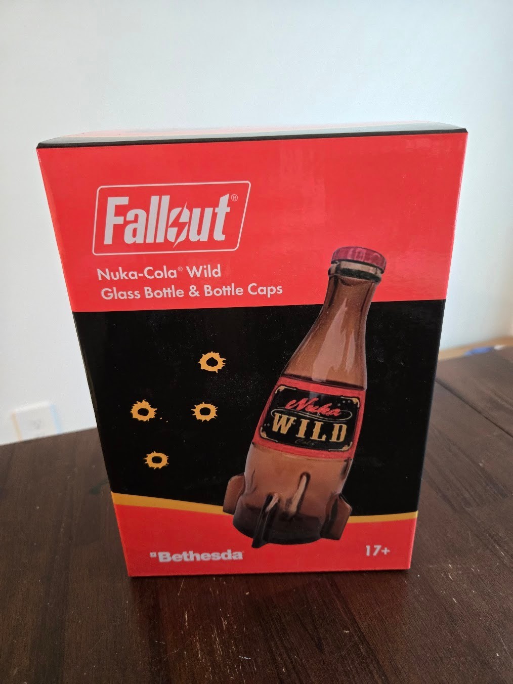 Fallout Nuka-Cola Wild Glass Rocket Bottle + 10 Bottle Caps Bethesda New Sealed