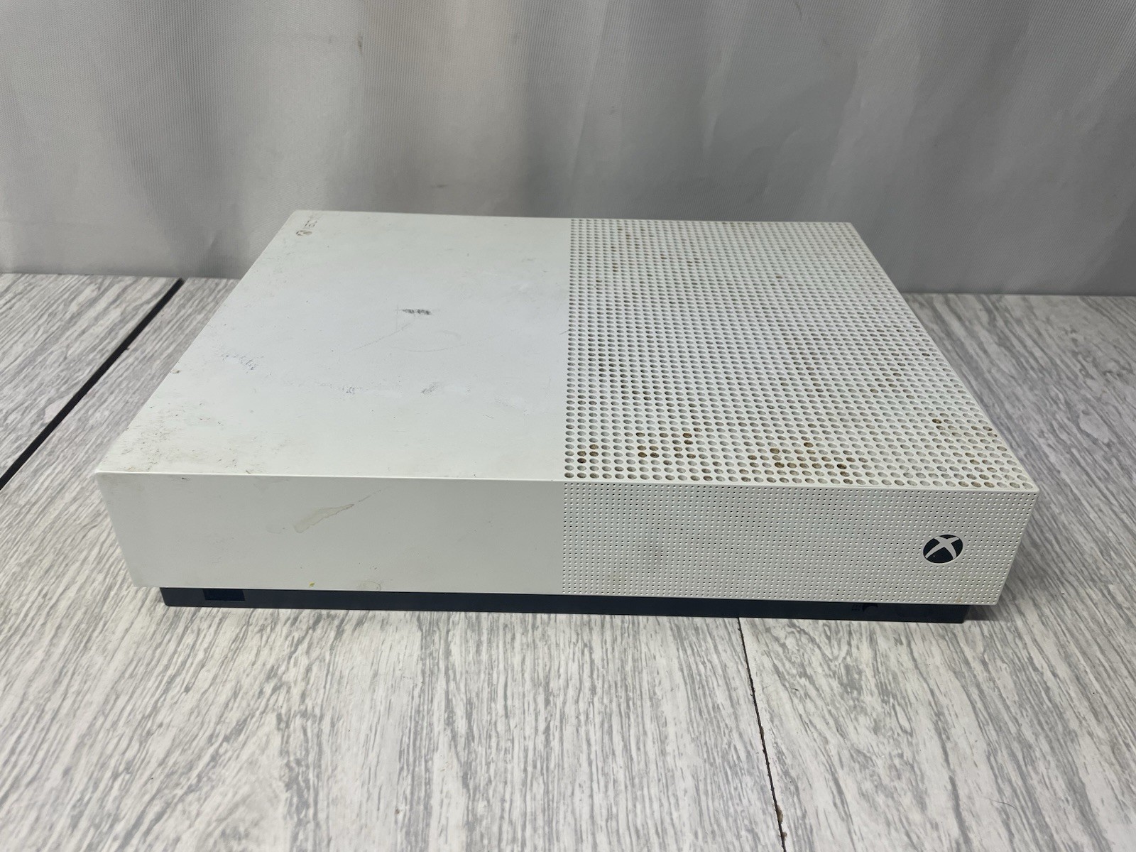 Microsoft Xbox One S All-Digital Edition Console 1681 – For Parts Only