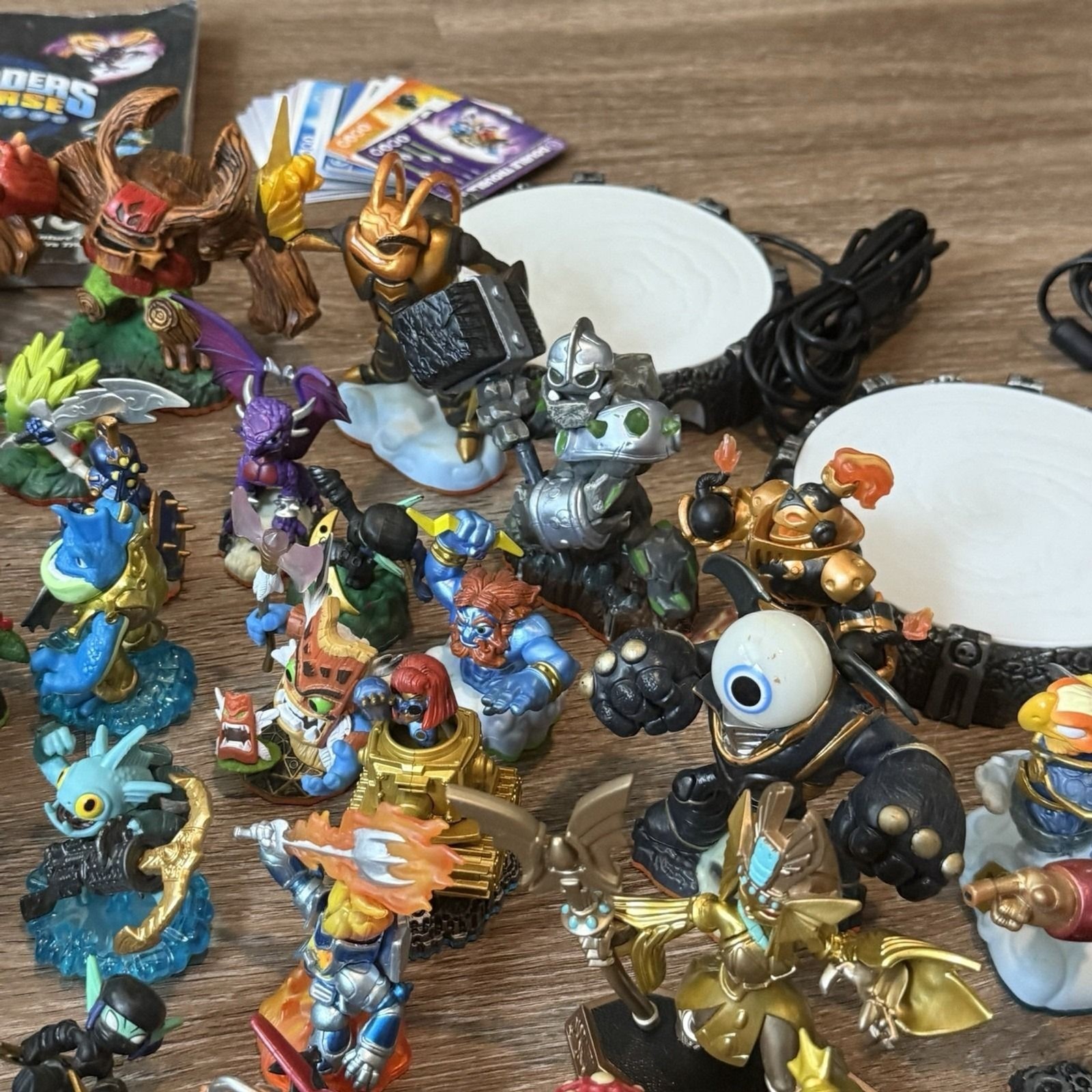 Skylanders Lot Of 84 Figures, Vehicles, Portals & Books! Trap Force, Spyro MORE