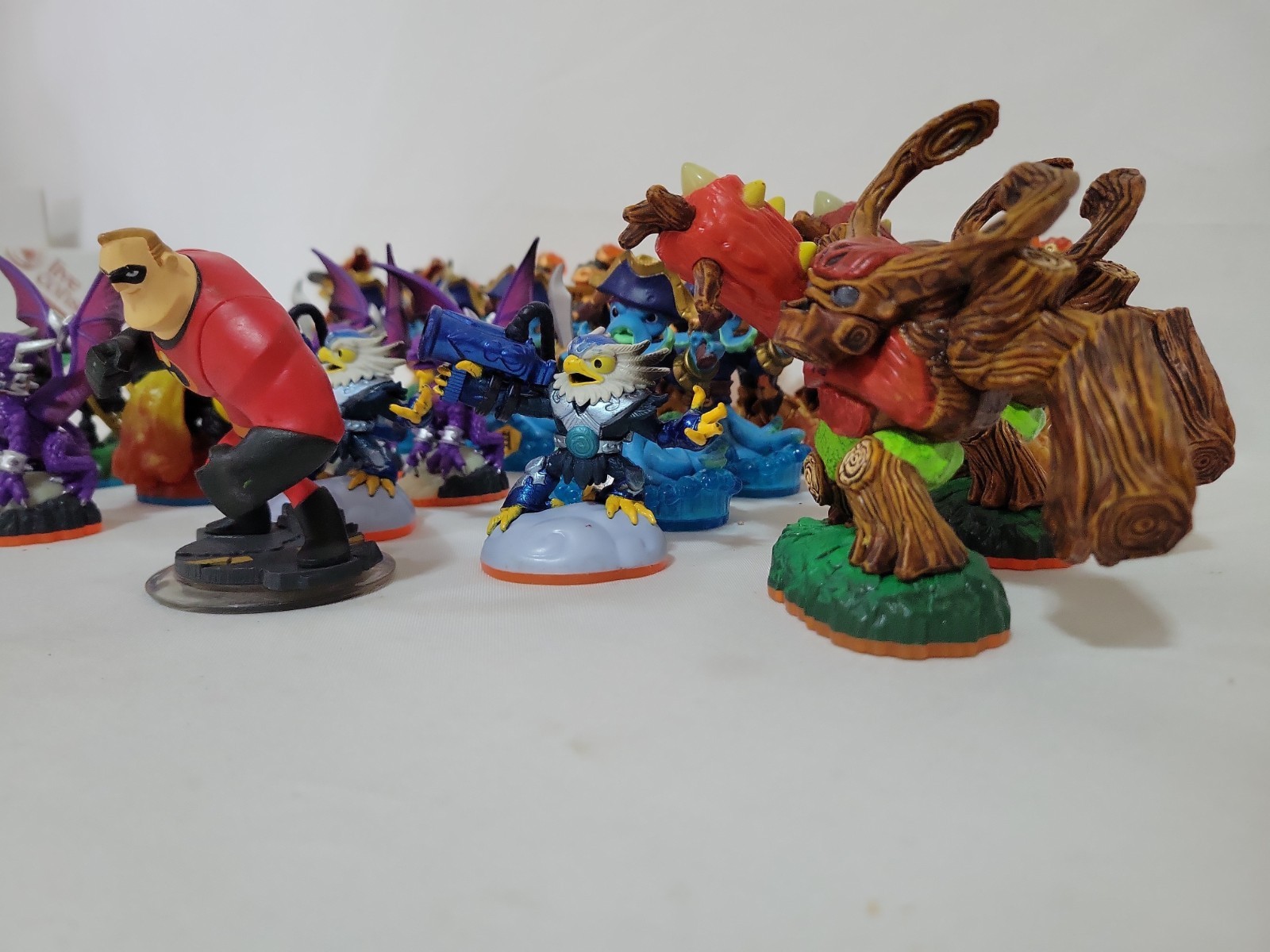Activision Skylanders – Bulk Lot of 30 + Figures