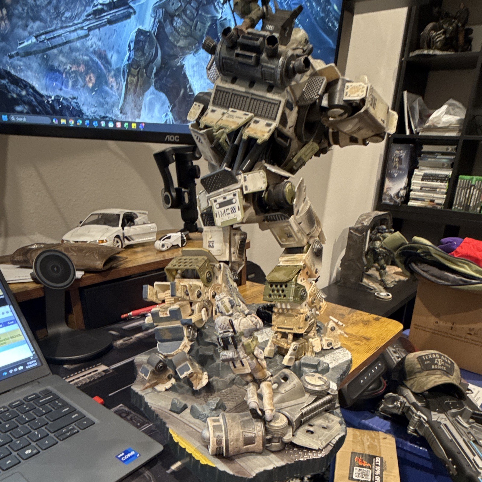 Titanfall 2 Collectible Mech Statue/Figure w/ Pilot & “TITANFALL 2” Bracelet