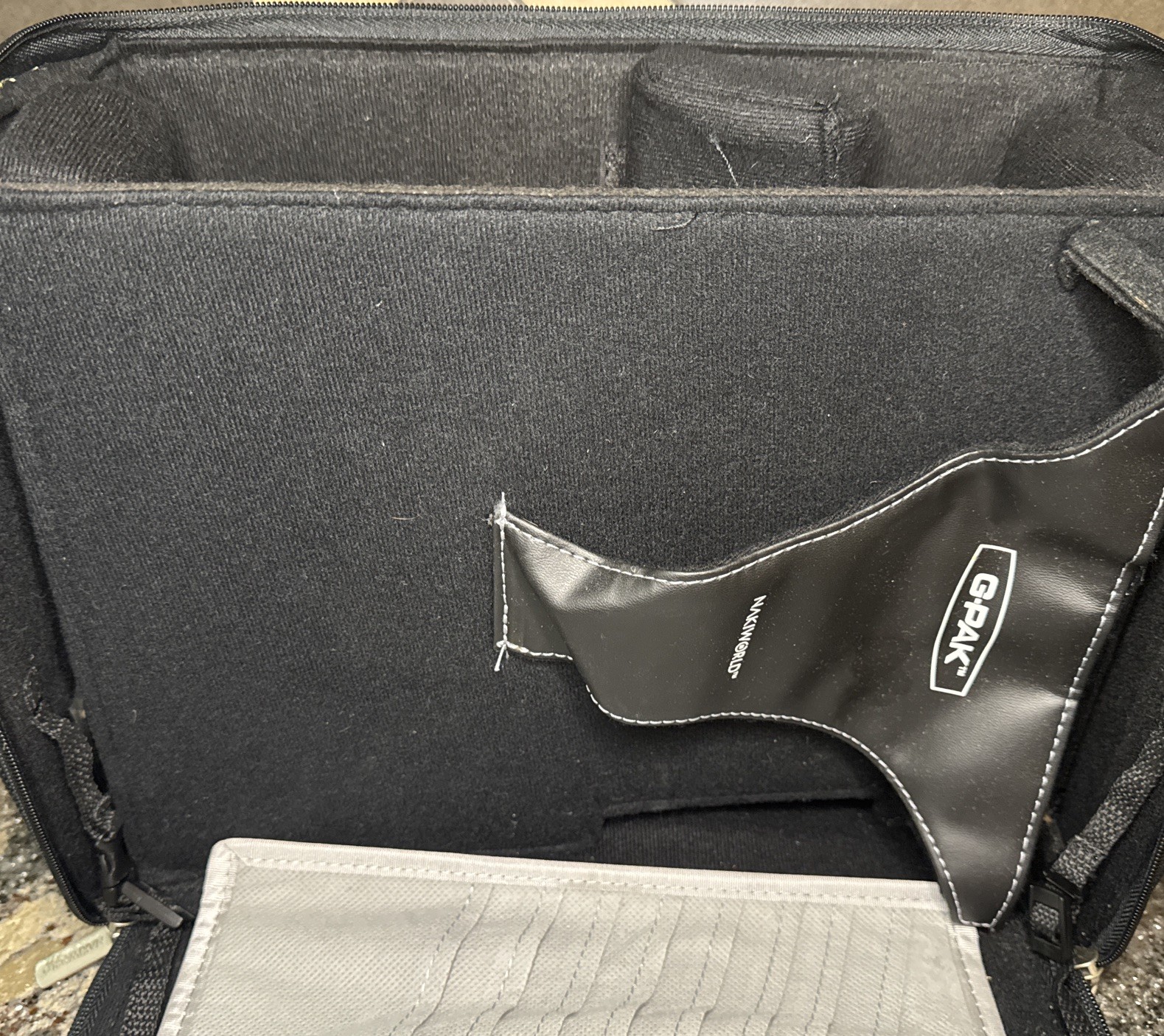 G-Pak Padded Travel Bag Nintendo Wii Naki World Gray & Black Case Carry Case