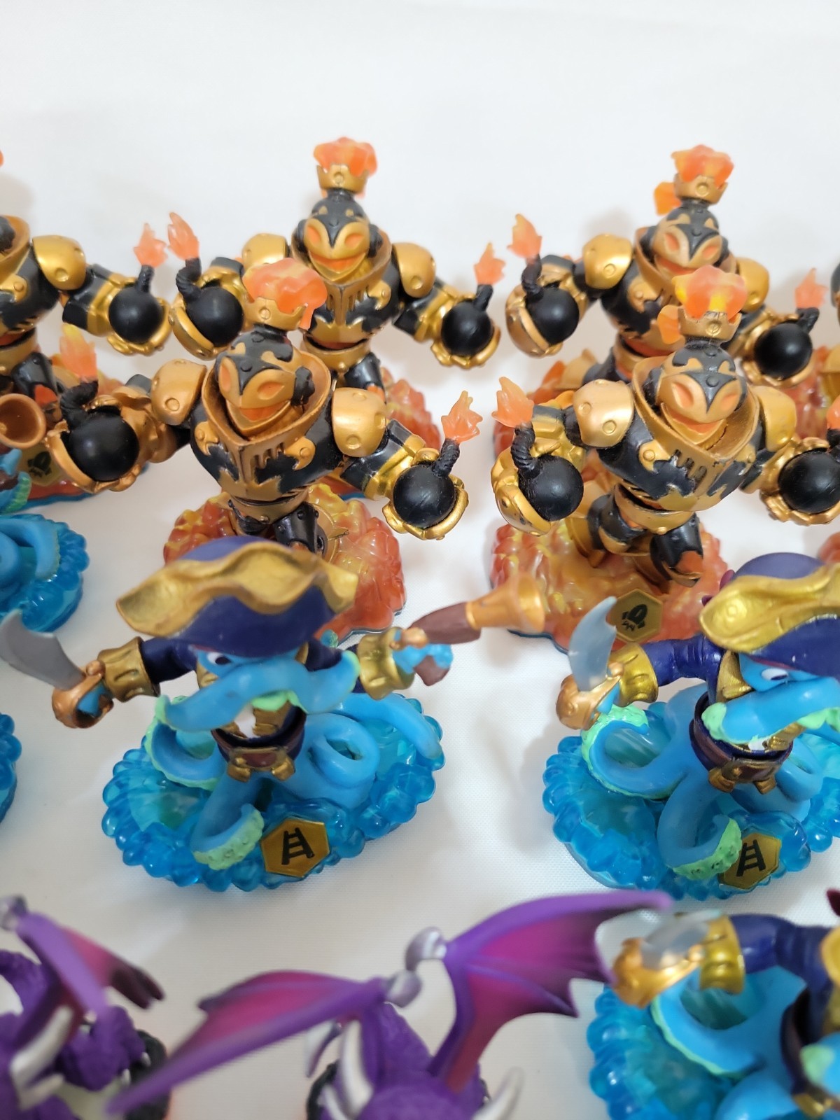 Activision Skylanders – Bulk Lot of 30 + Figures