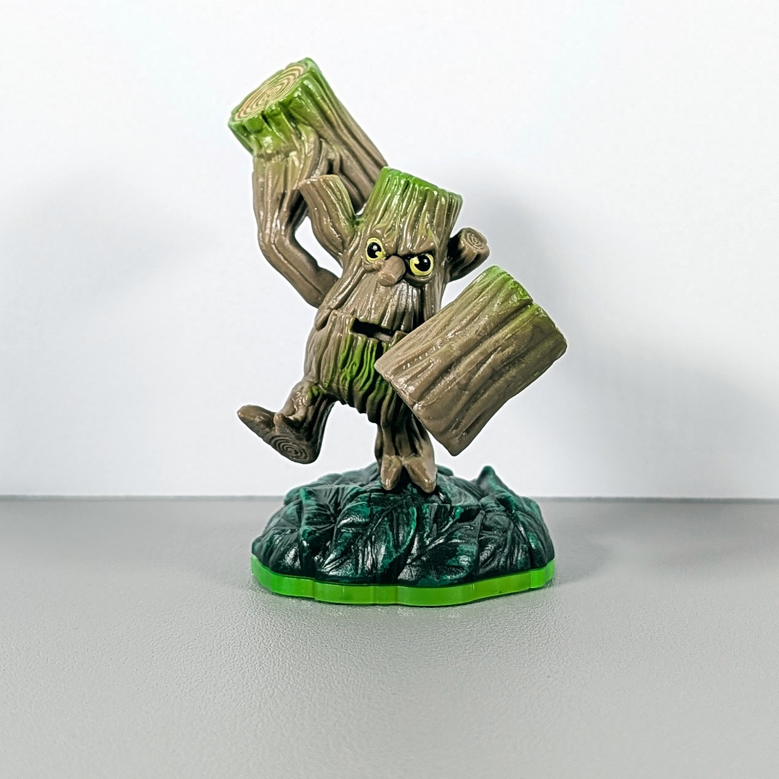 Skylanders Spyro’s Adventure Figure – Stump Smash (Green Base)