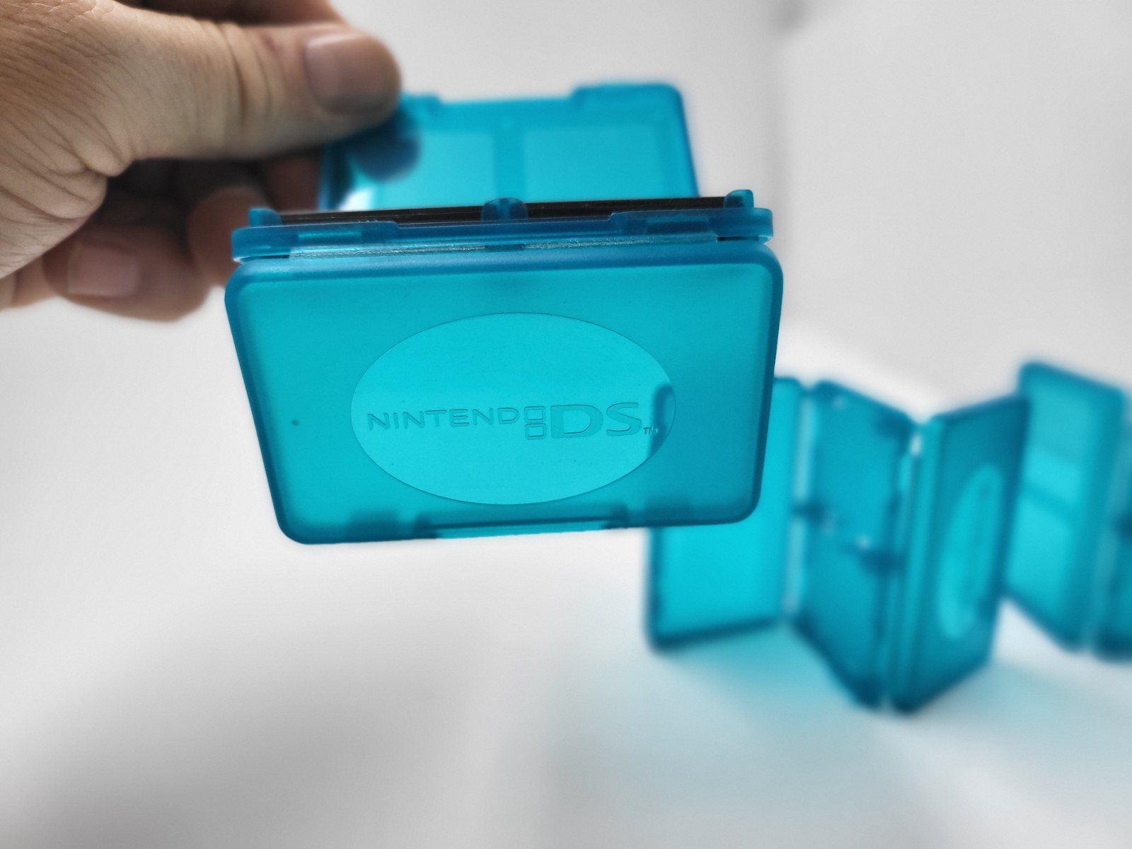 3 NEW OFFICIAL NINTENDO DS CLEAR BLUE 4 GAME CARTRIDGE CASE HOLDER 12 TOTAL #G5