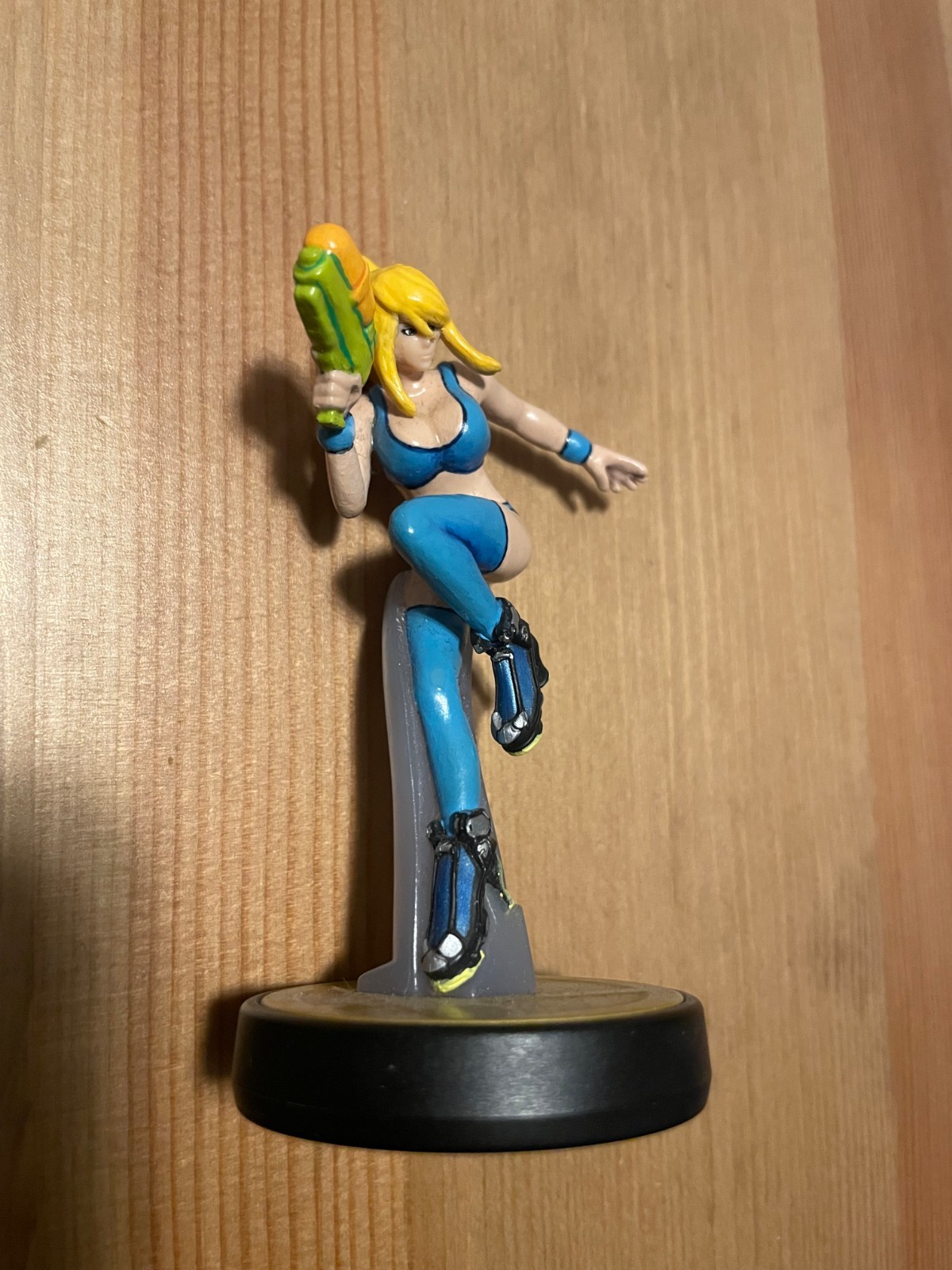 Custom Zero Suit Samus Poolside Amiibo