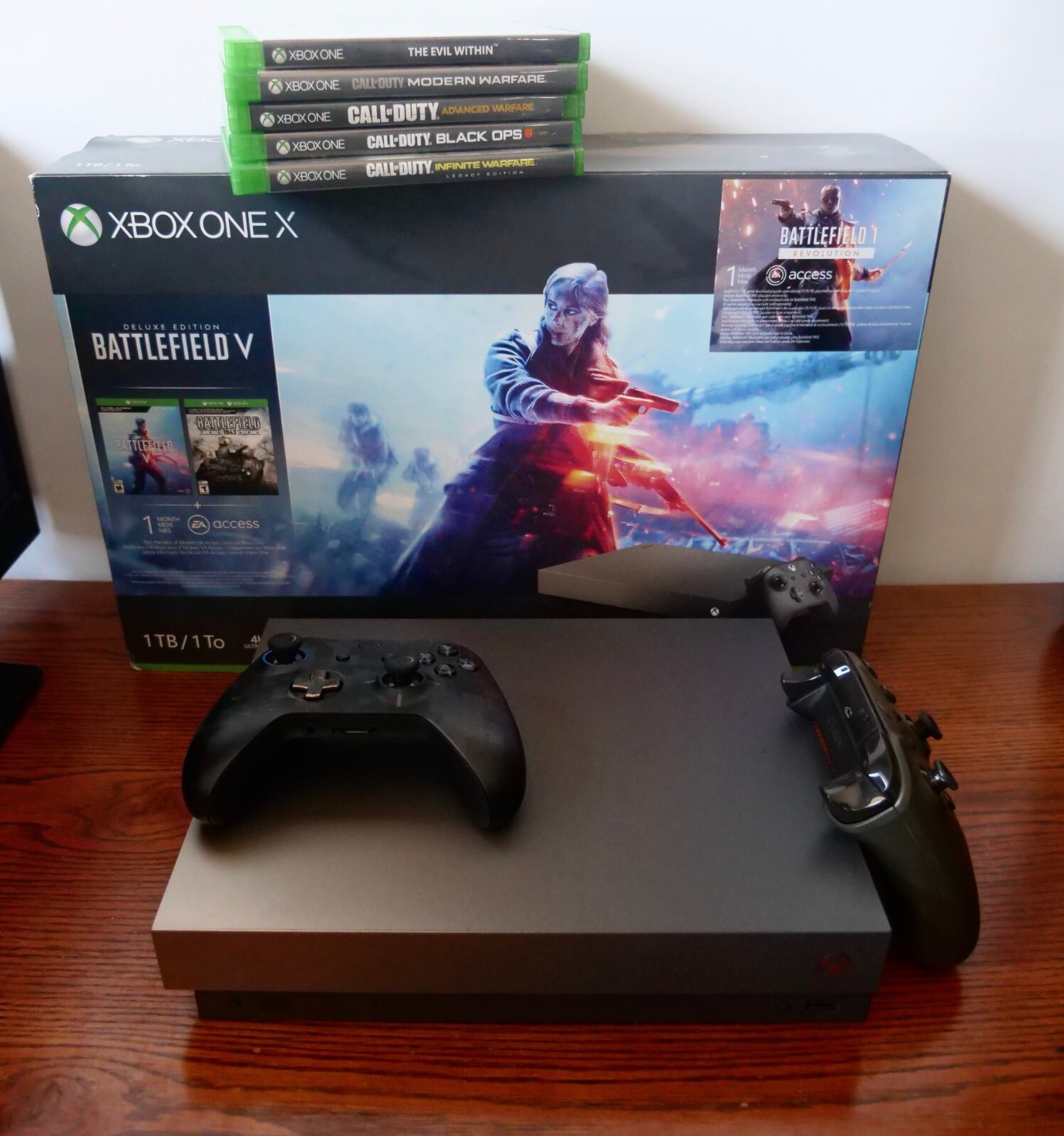 Microsoft Xbox One X / 500GB SSD / Gold Rush Special Edition Battlefield V