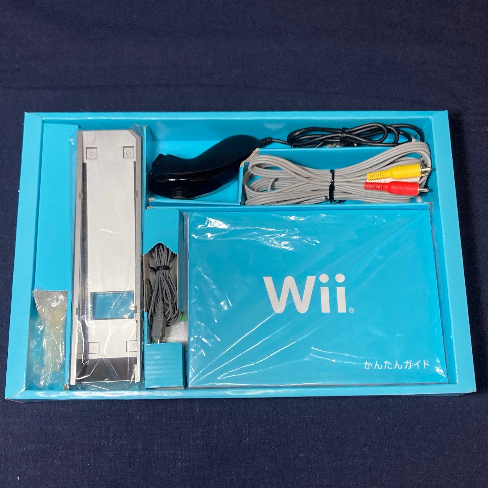 Nintendo Wii Console Black Boxed Wii Sports Resort Bundle 2 Controllers CIB JP