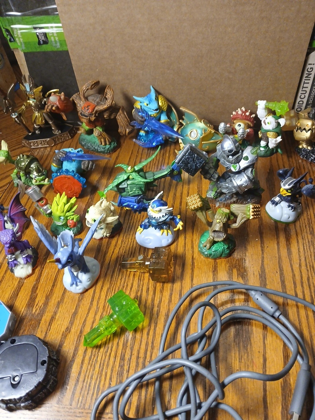 Skylanders Lot of 19 Figures, 2 Traps & Traptanium Portal – Trap Team Giants