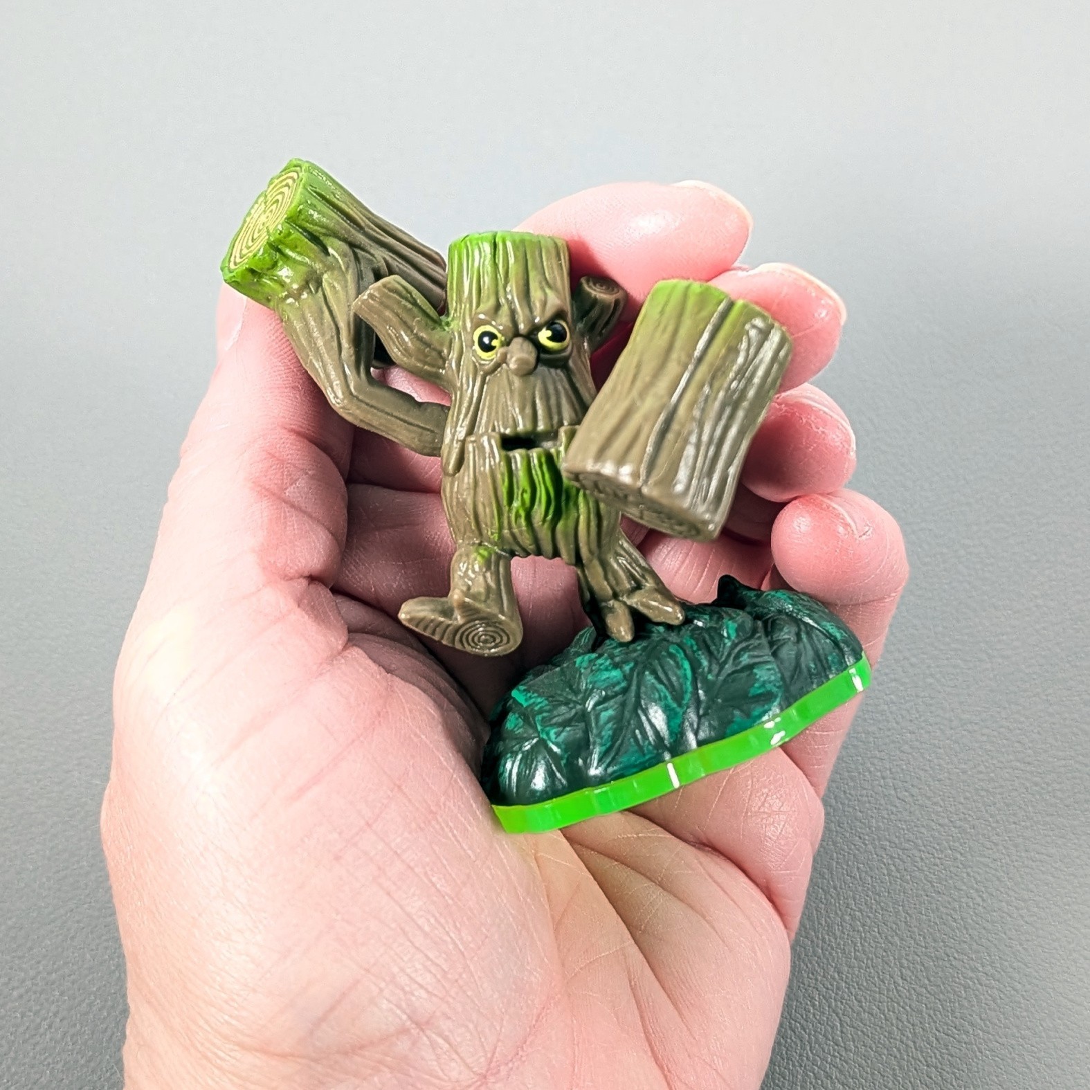 Skylanders Spyro’s Adventure Figure – Stump Smash (Green Base)