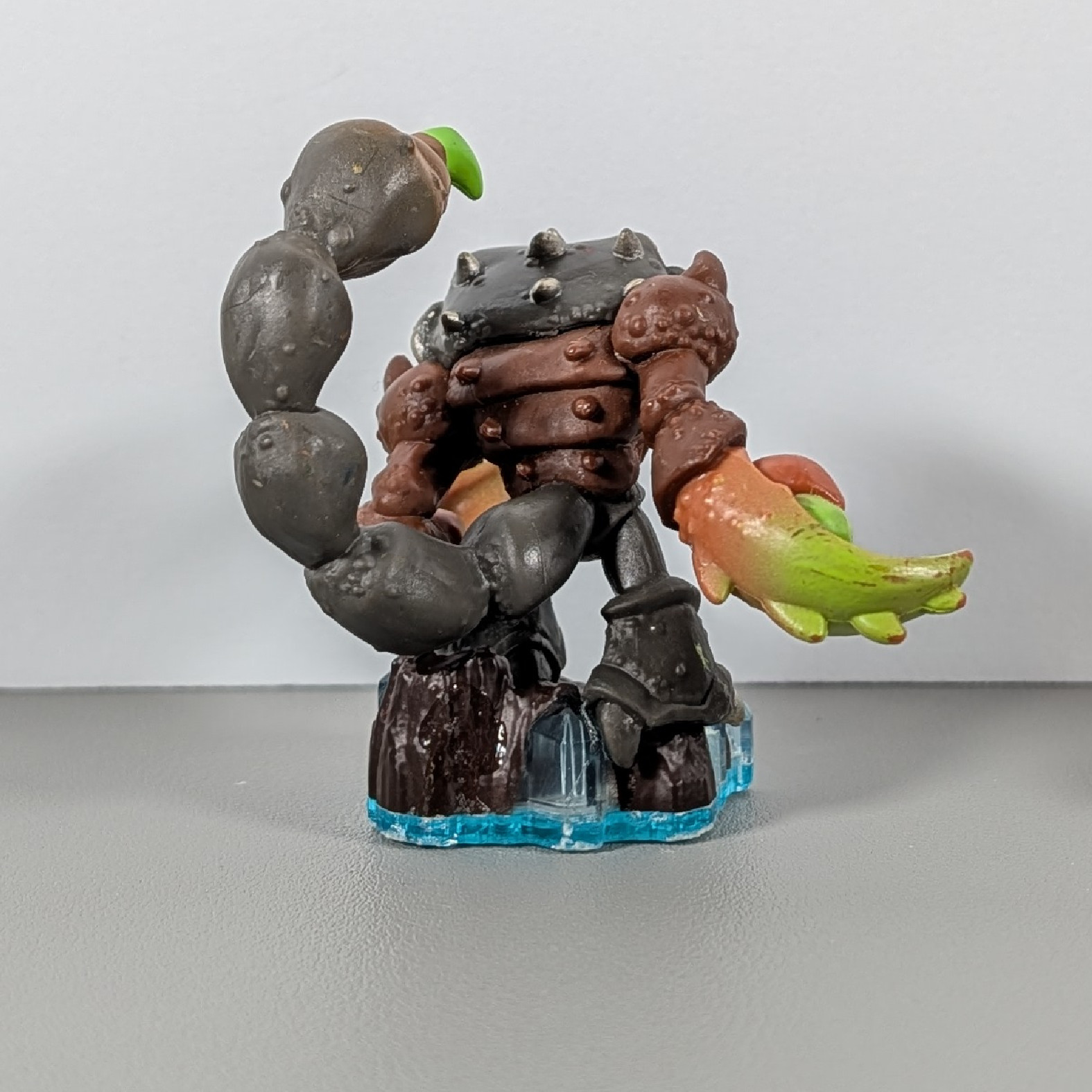 Skylanders SWAP FORCE Character Figure: KNOCKOUT TERRAFIN (blue base)