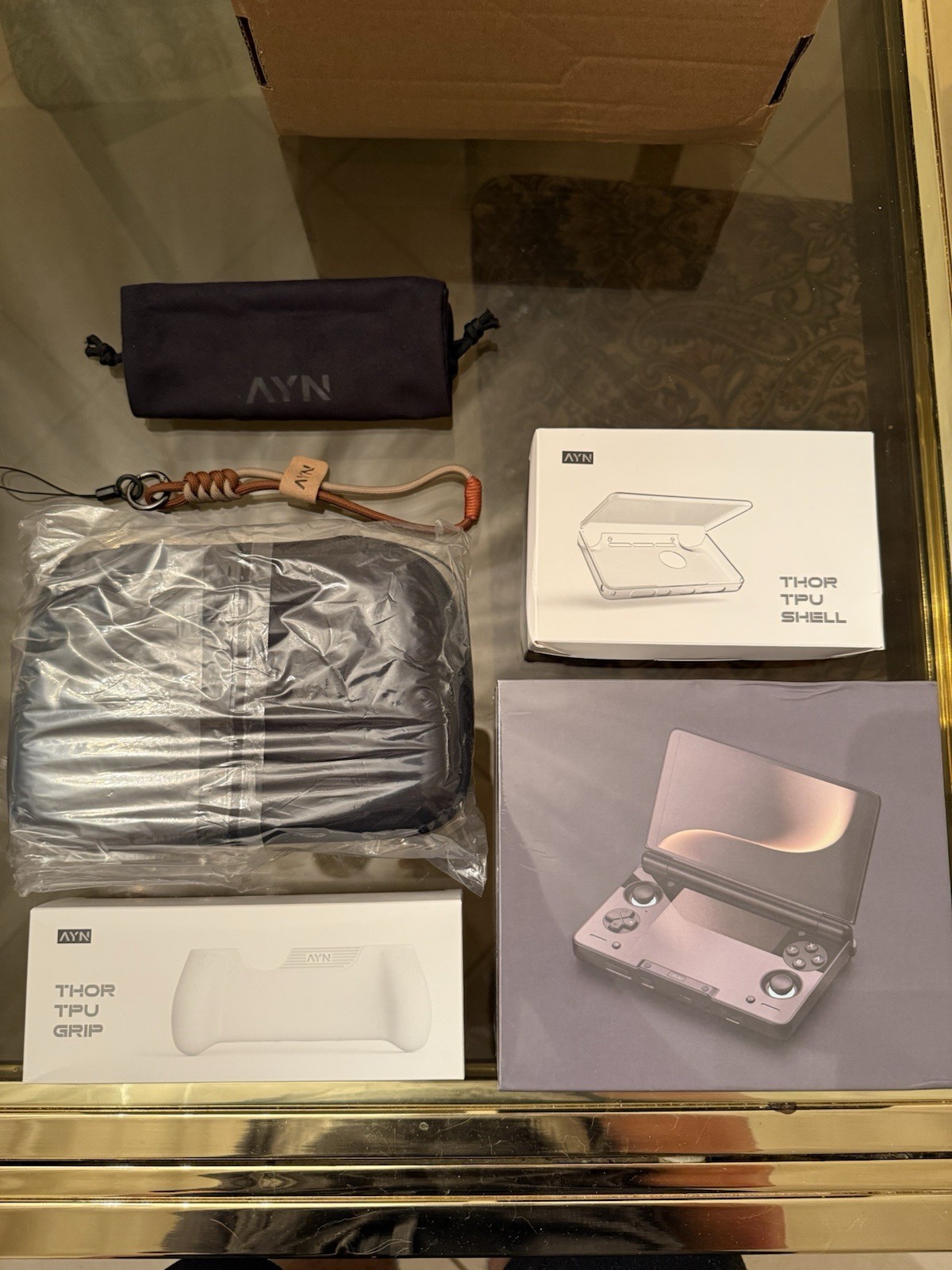 AYN Thor Base (batch 5) (128gb) Android Handheld Dual Screen With Accessories