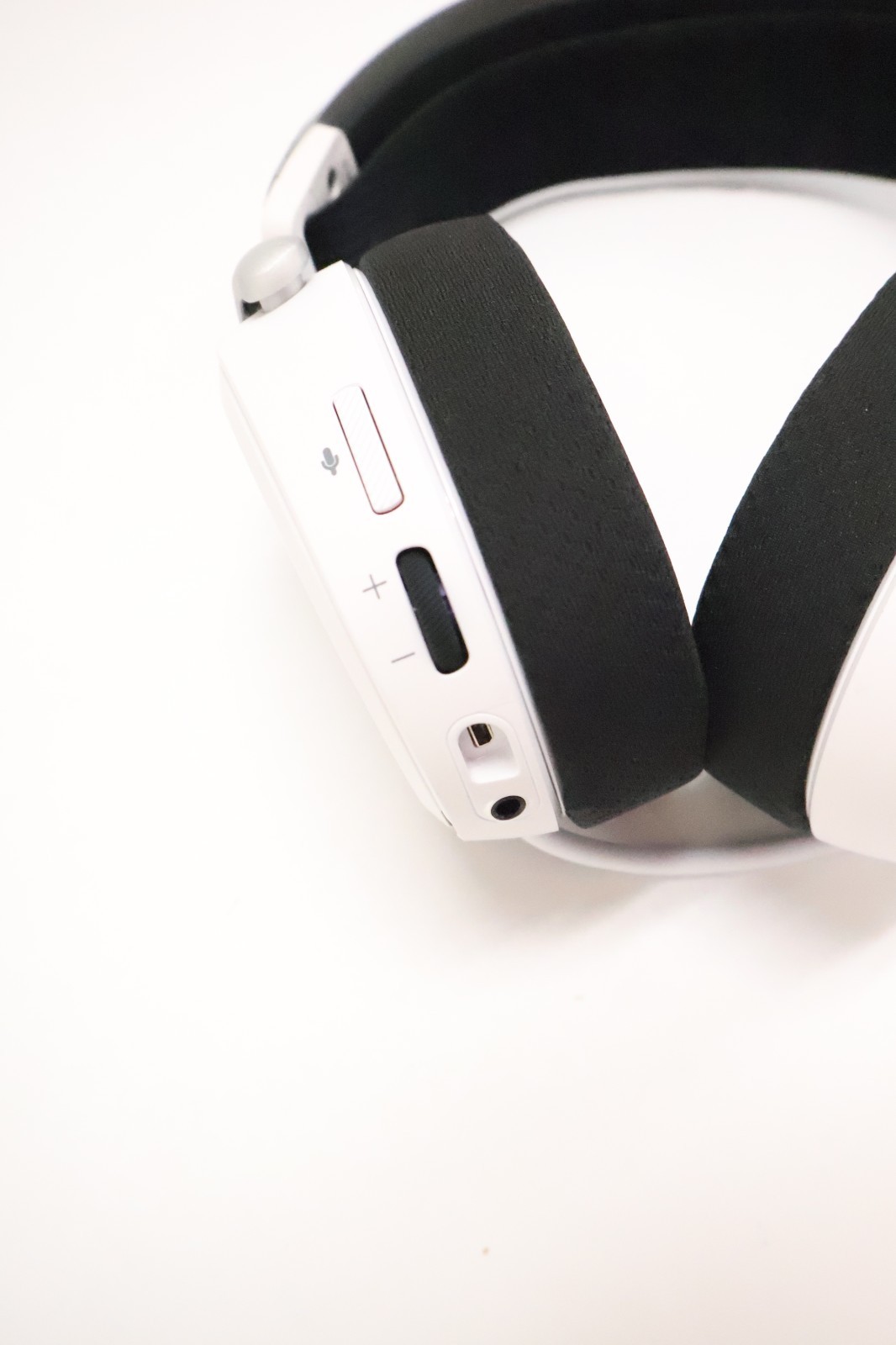 SteelSeries Arctis Pro+GameDAC Wired Gaming Headset White for PS5/PS4 and PC NEW