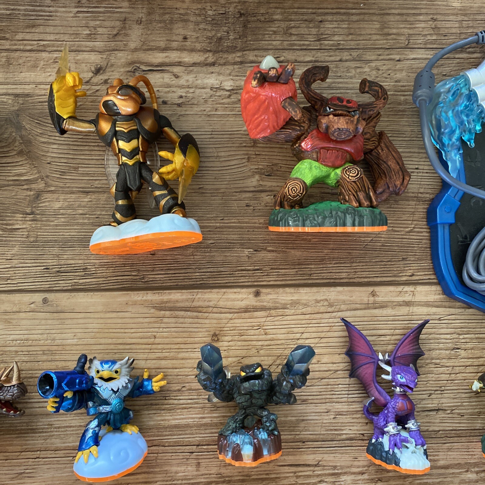 Activision Skylanders 32 Figure / Vehicle Lot 1 Portal 1 Case Crusher, Swarm