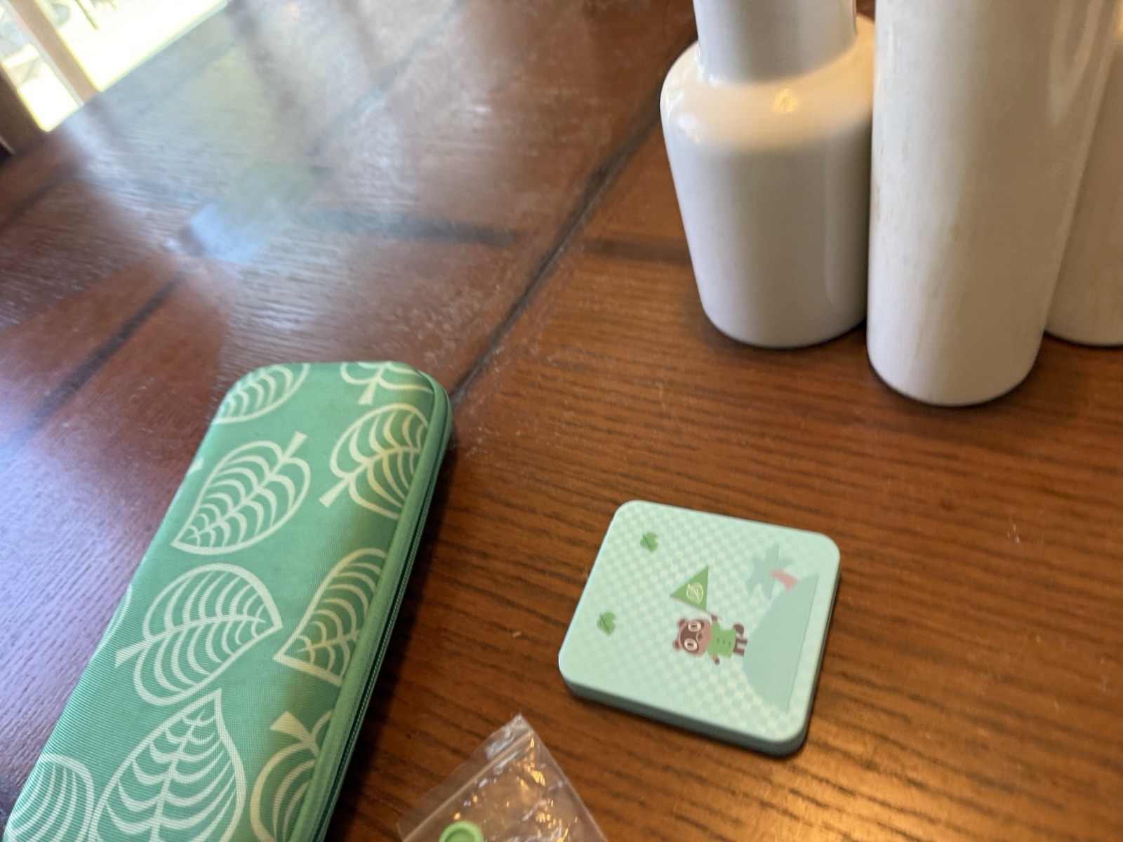 Animal Crossing Green Leaf Padded Case for Nintendo Switch, game case, buttons
