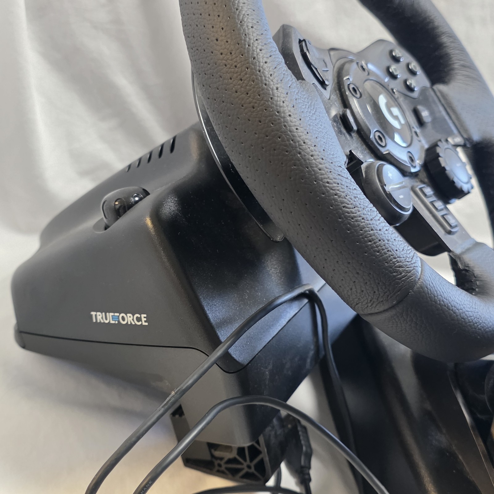 Logitech G923 Racing Wheel and Pedals Playstation 4 & PC