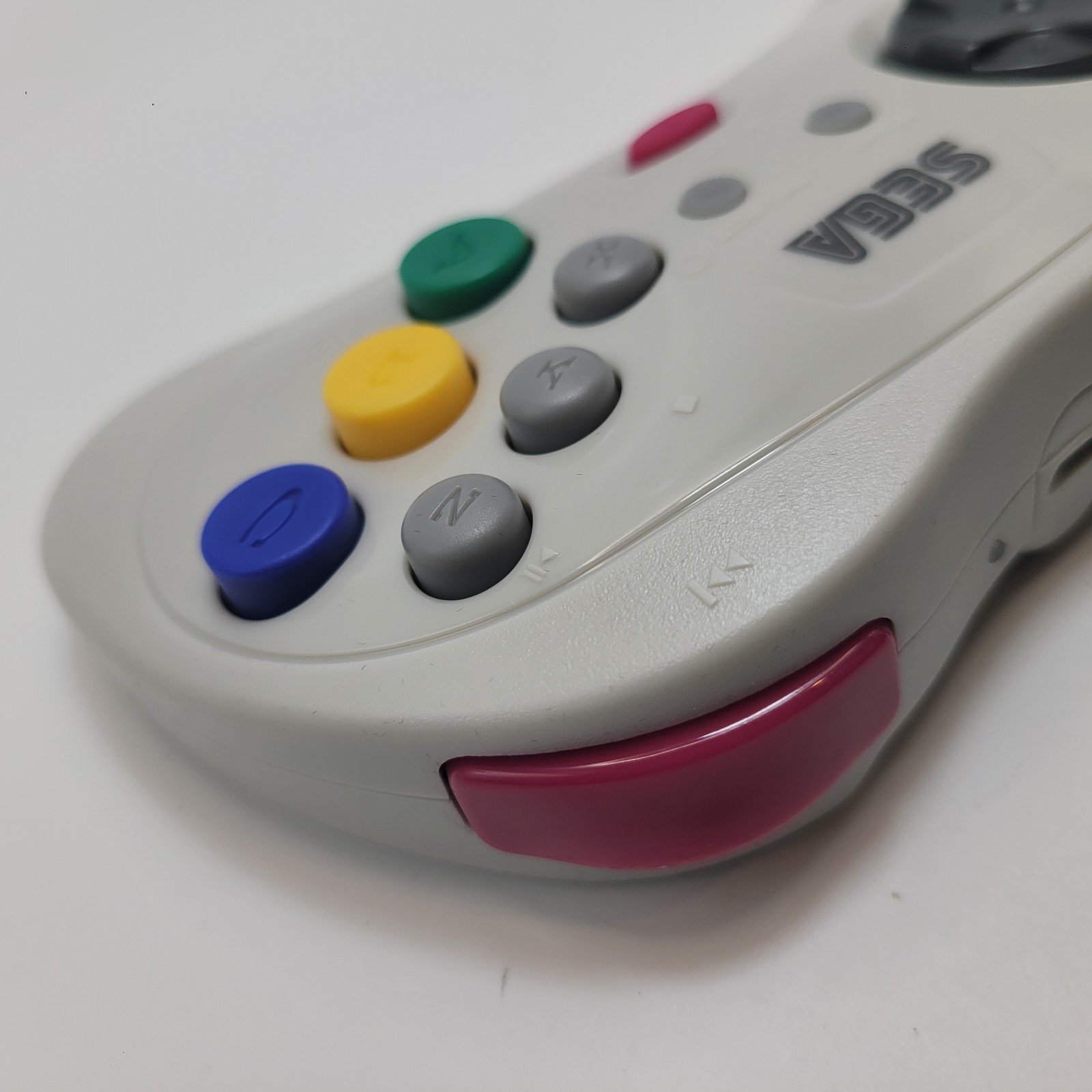 Retro-Bit 2.4GHz V2 Wireless Controller 8-Button Sega Saturn, Genesis Mini White