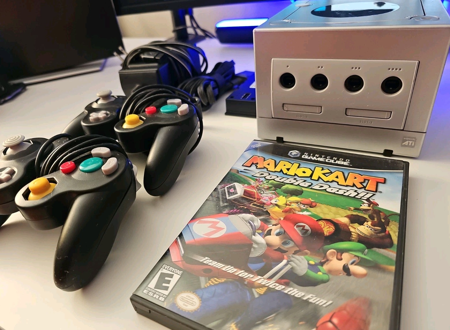 Nintendo GameCube Console Bundle (Silver) + MarioKartDD + GCBA