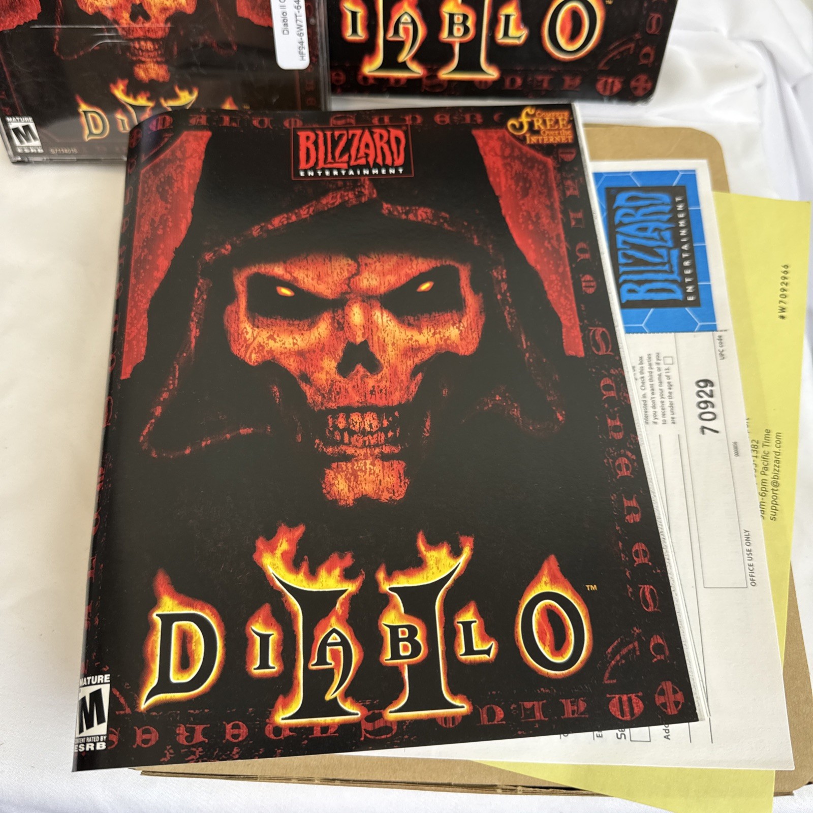 Diablo II (2) PC Game Big Box 3 Disc Manual Strategy CD-ROM Blizzard 2000