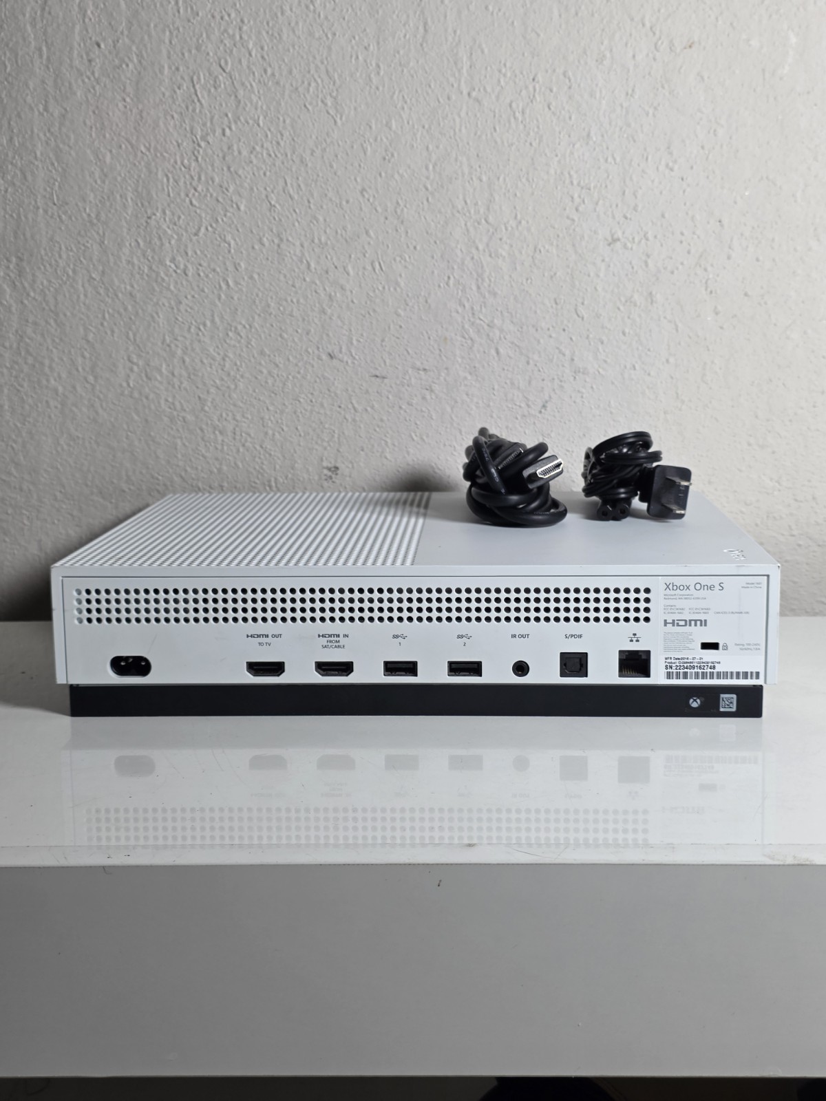 Microsoft Xbox One S (Model 1681) 500GB Gaming System Console W/ Wires Tested