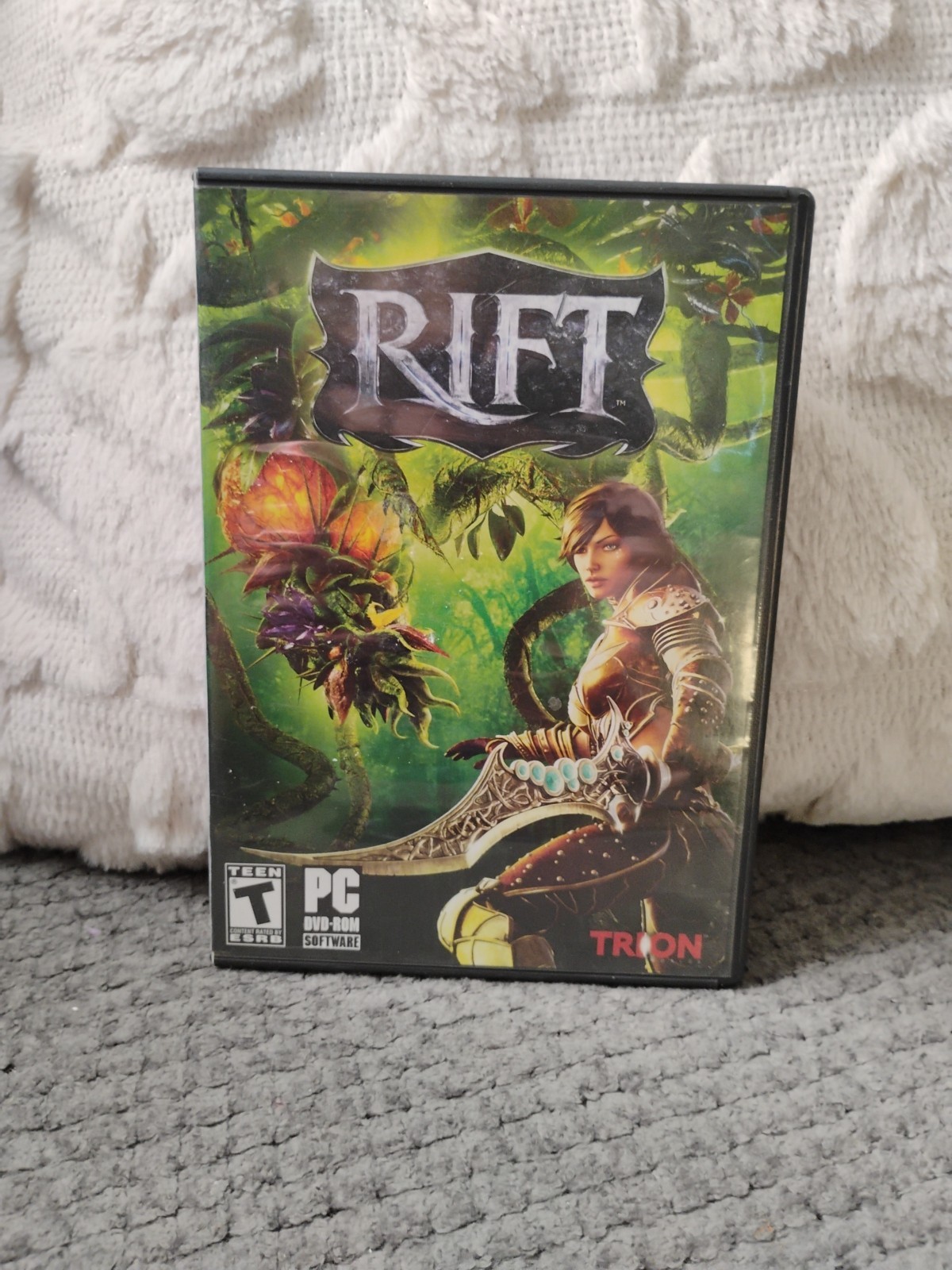 Rift PC DVD-ROM Video Game 2011 Software with Poster Trion role playing