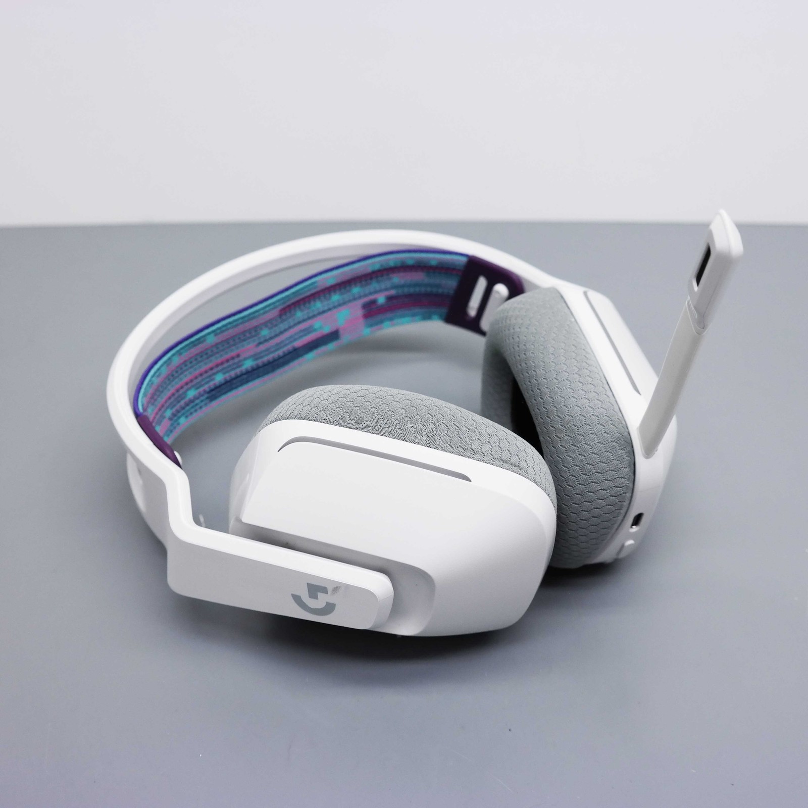 Logitech G733 LIGHTSPEED Wireless Gaming Headset for PS4, PC – White NO DONGLE