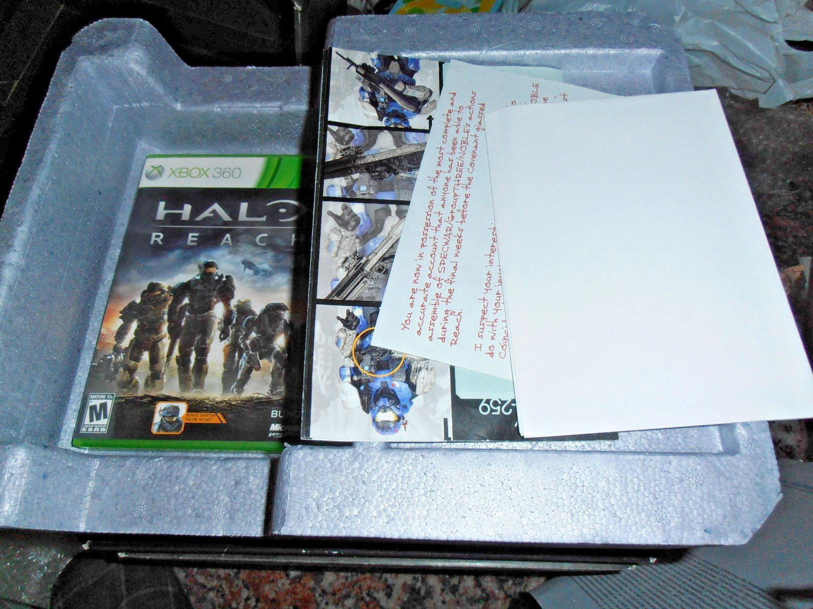 Halo Reach Legendary Edition (Microsoft Xbox 360) Missing some items.