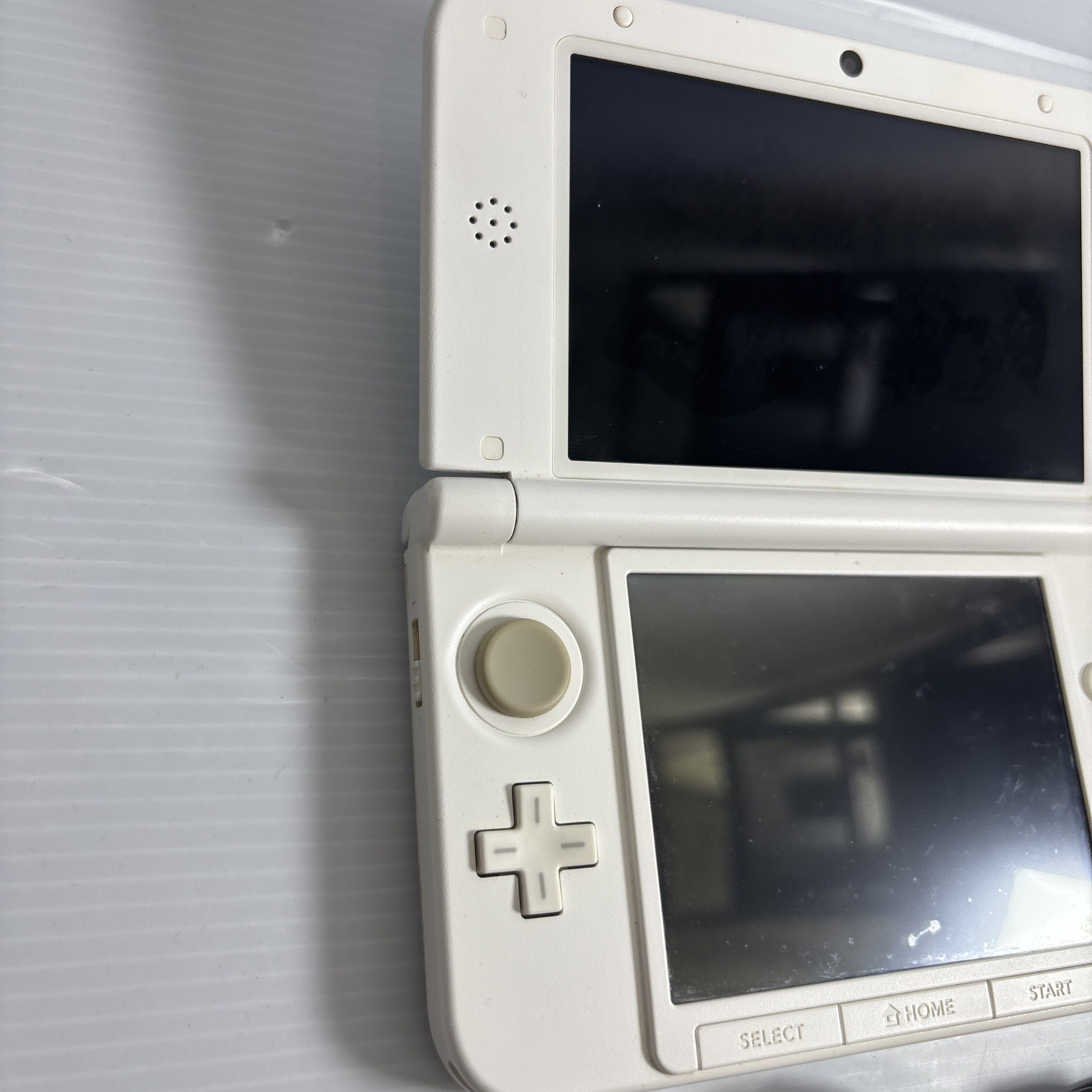 Nintendo 3DS XL LL White Handheld With Charger And Stylus Very Good
