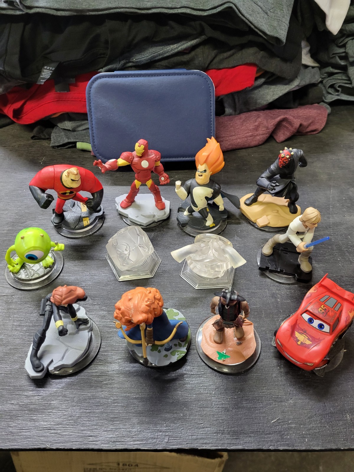 Disney Infinity Lot Of 12 Mixed Pieces – Star Wars – Marvel Ecc. – Cars Assorted