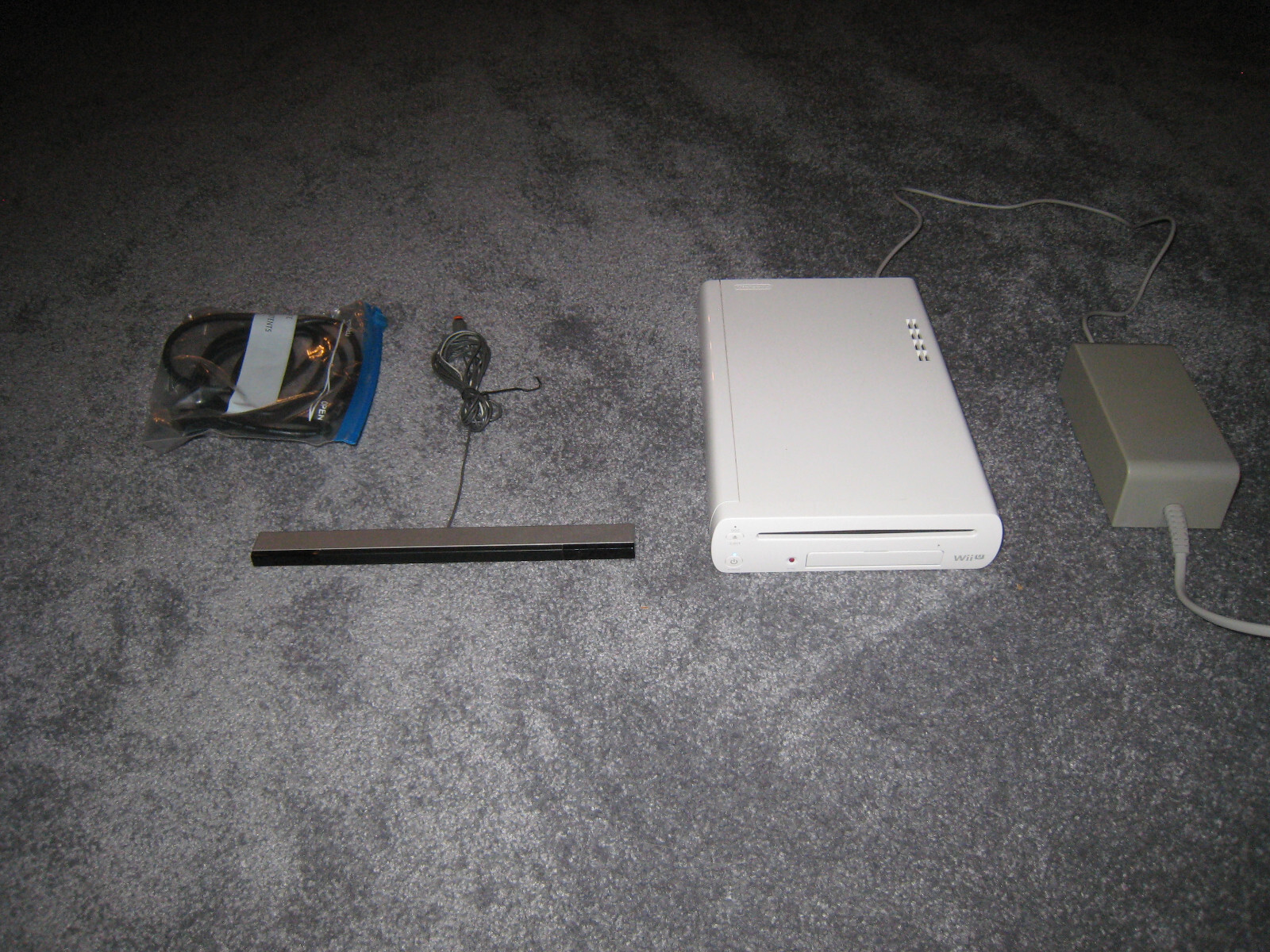 Works Nintendo Wii White Home Console and Accessories Model WUP001(02) No box