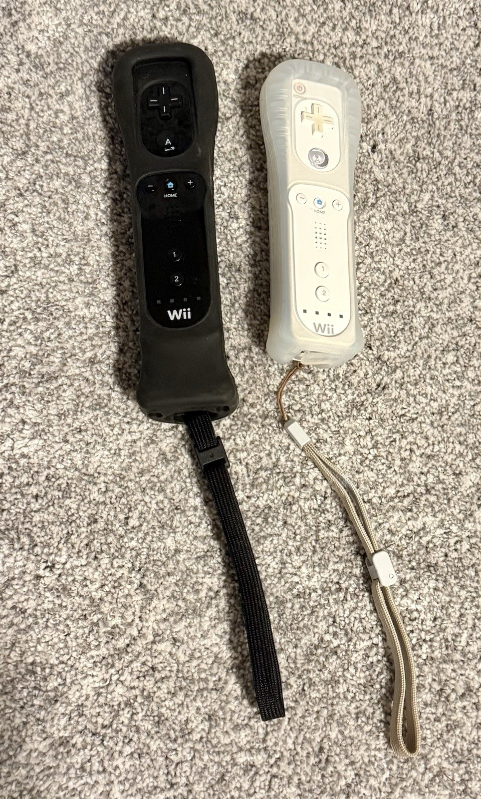 Nintendo Wii RVL-001 Console Bundle w/ 2 Remotes, 2 Nunchuks, & Wii Sports