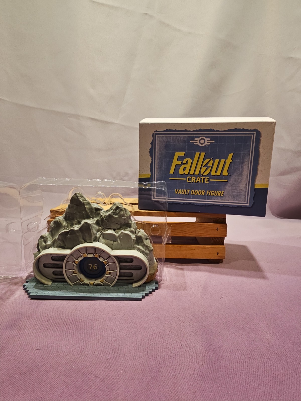 Fallout Loot Crate Vault Door Figure, Vault 76