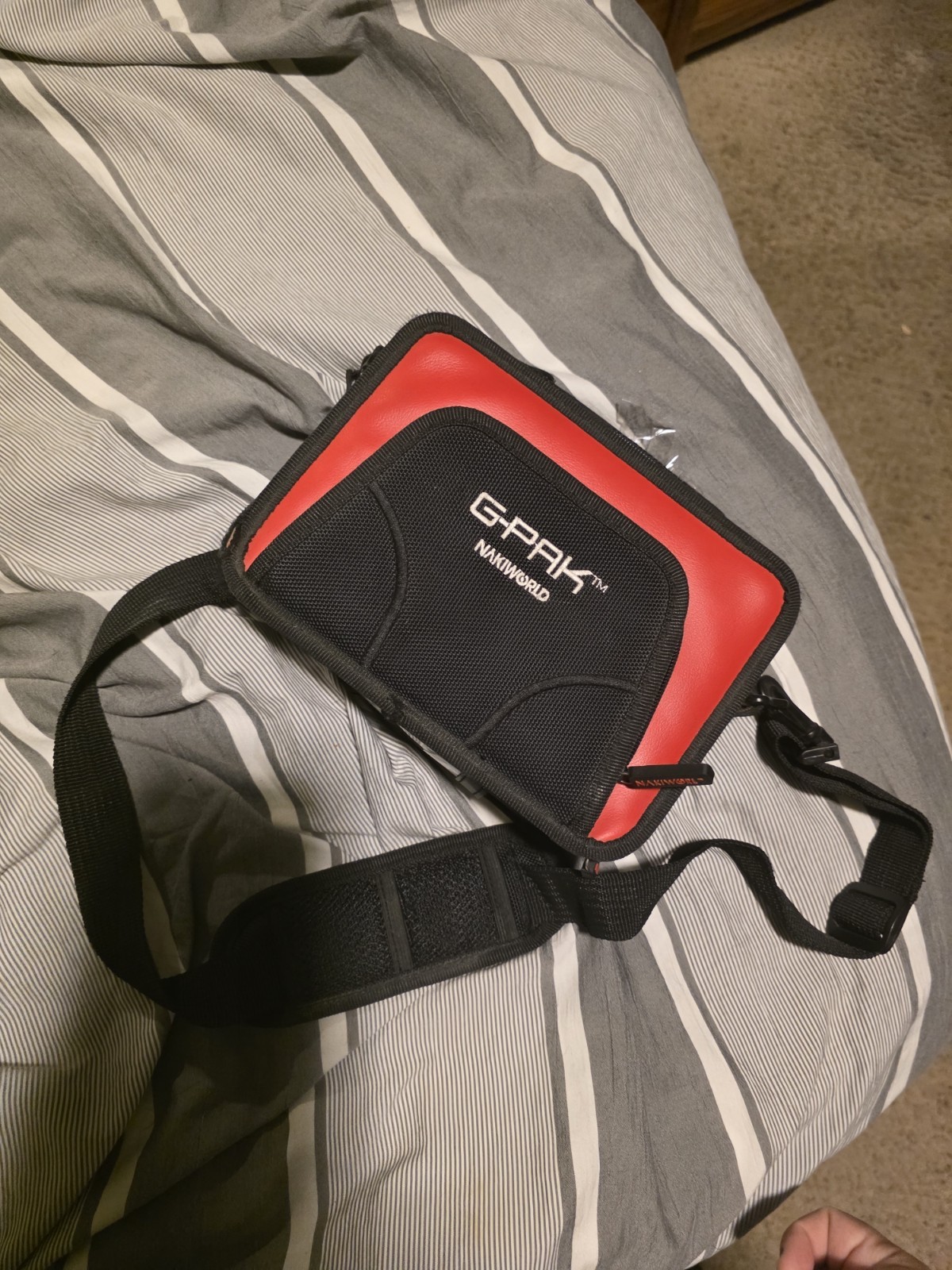 Nintendo DS Lite G-Pak Nakiworld Organizer Travel Carrying Case Bag Red & Black