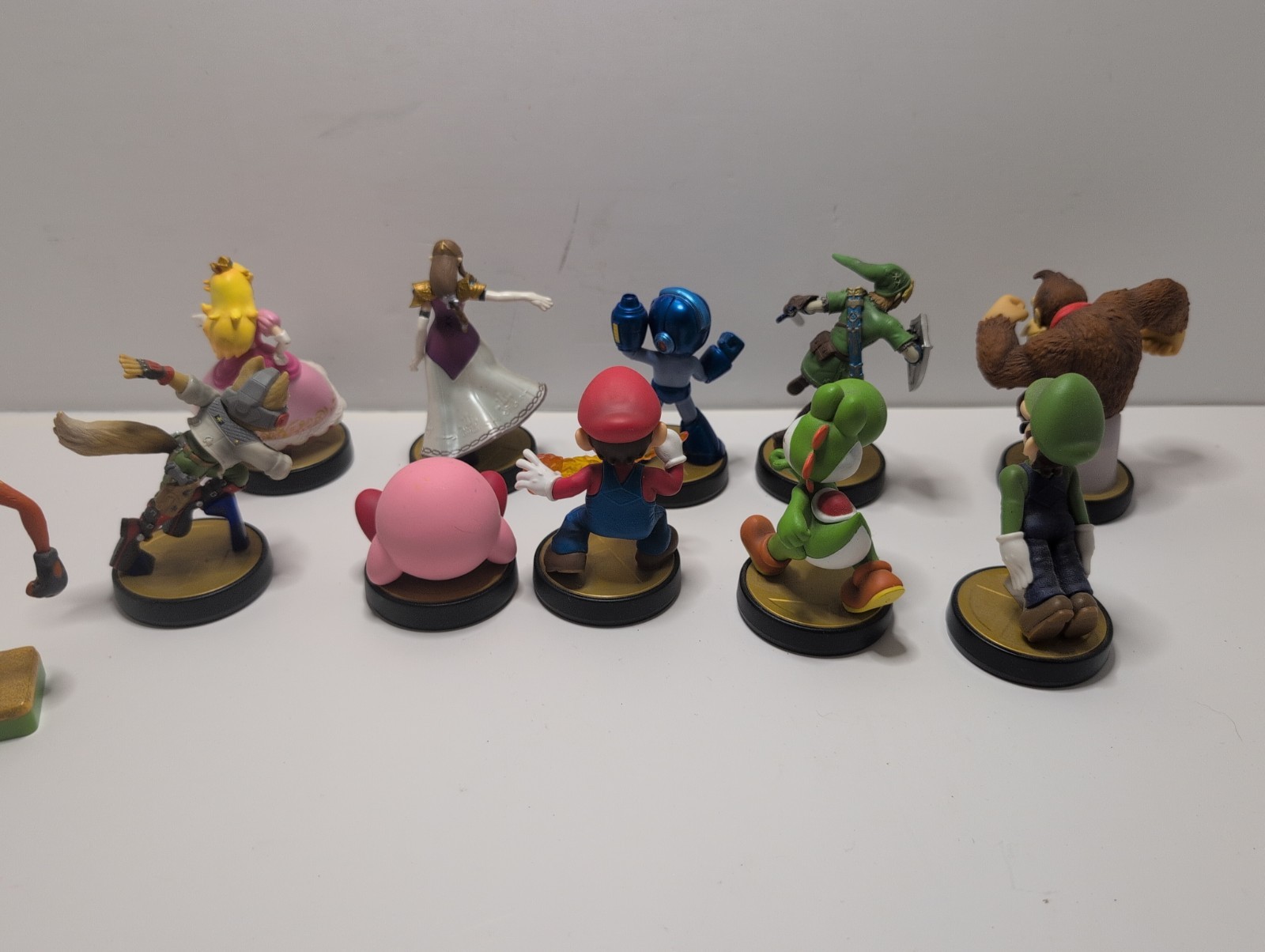 Nintendo Amiibo Lot of 10 Mario Luigi Zelda Link Kirby Yoshi DK Fox Mega Man