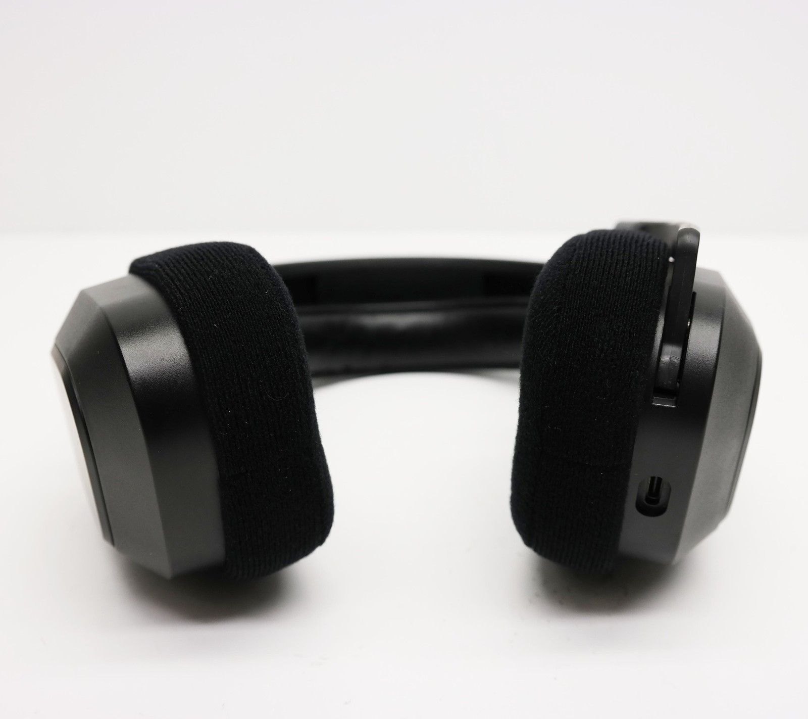 Corsair HS80 RGB Wireless Multiplatform Gaming Headset PC Mac PS5 PS4 ISSUE