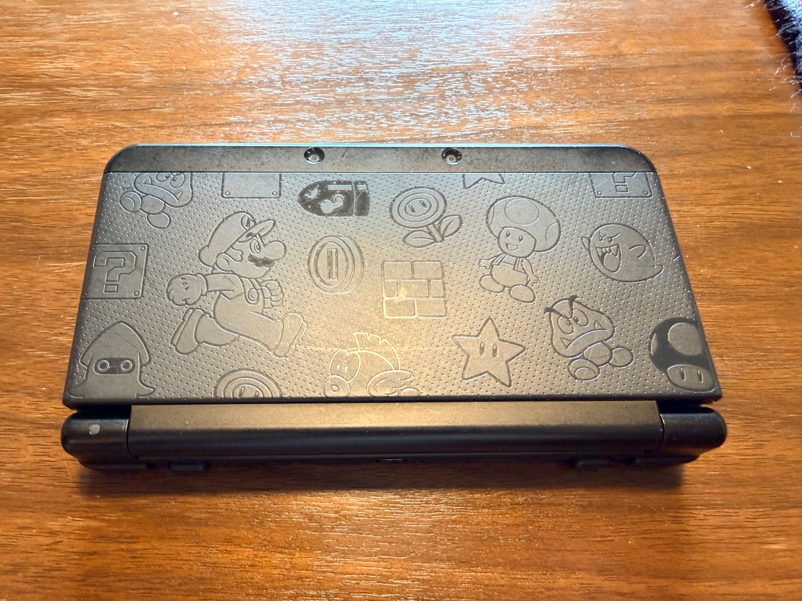 FOR PARTS OR REPAIR – READ – New Nintendo 3DS “Black Friday” Mario Edition