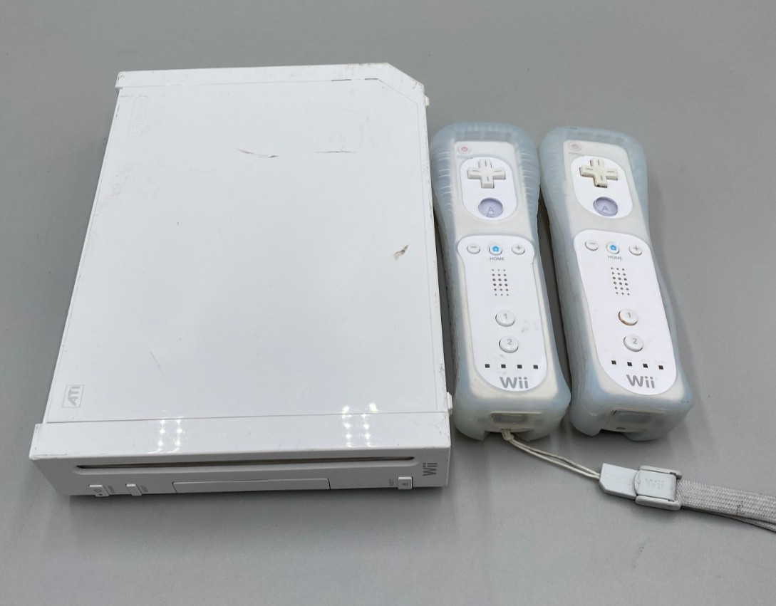 Nintendo Wii RVL-001 Home Console White + 2 Controllers/White Steering Wheel C