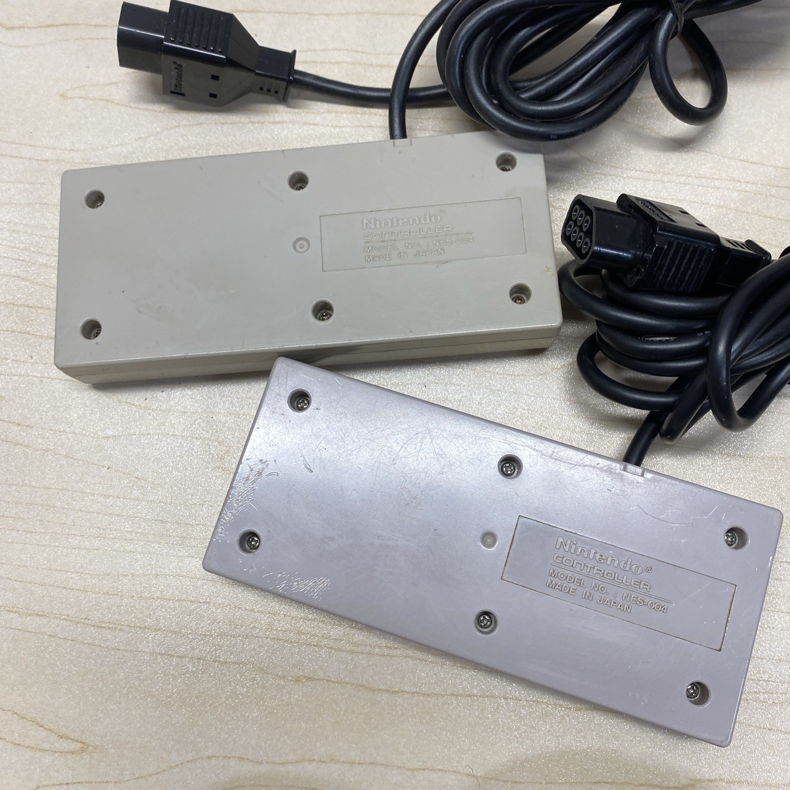 Lot of 5 OEM Nintendo NES Controllers 4 Rectangular NES-004, 1 Max NES-027 READ