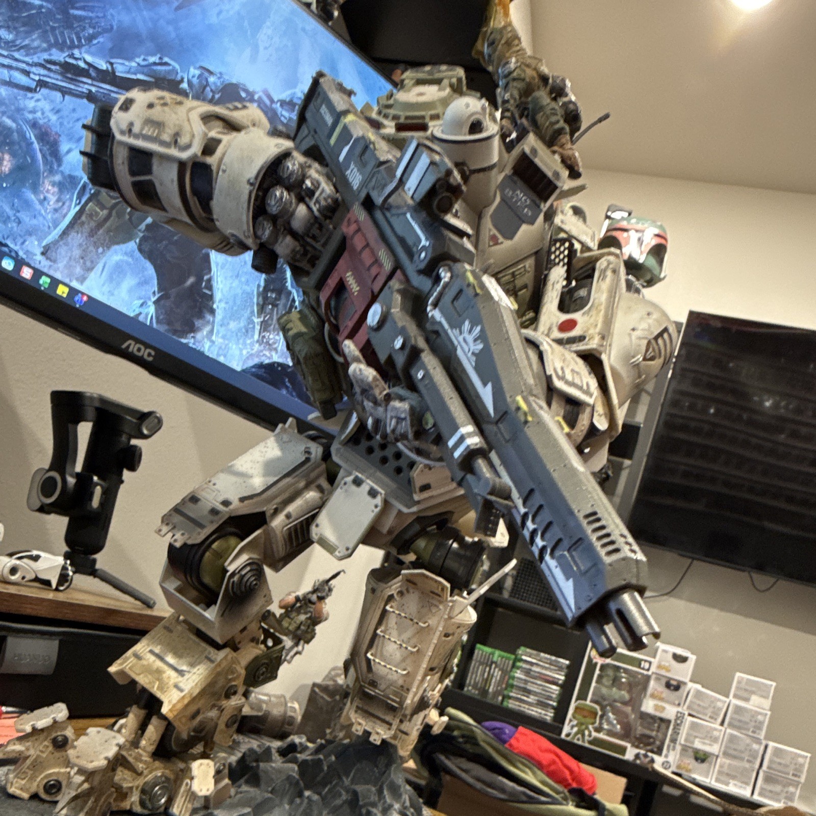Titanfall 2 Collectible Mech Statue/Figure w/ Pilot & “TITANFALL 2” Bracelet