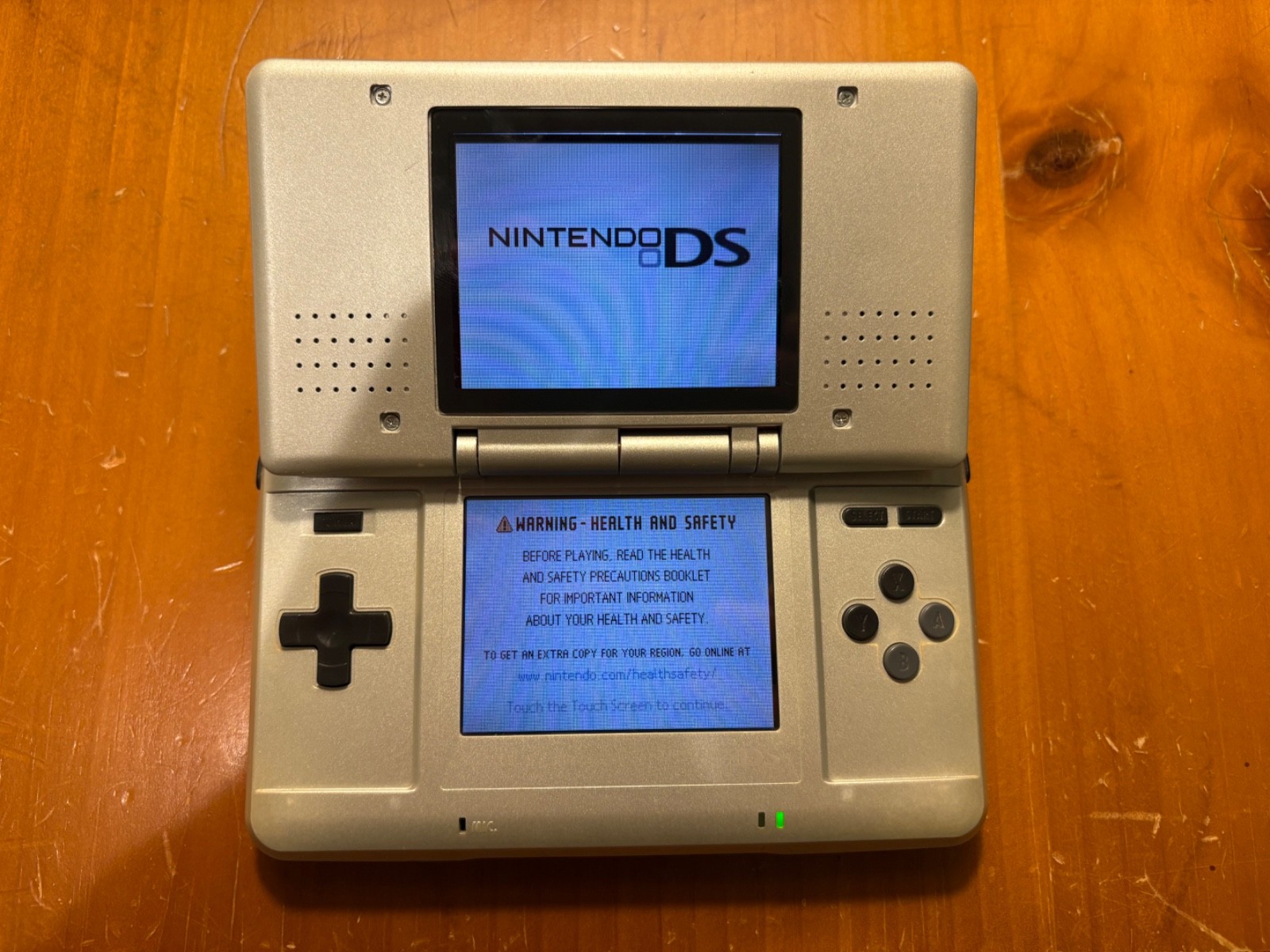 Nintendo DS Silver Handheld System – Great Condition! – TESTED AND WORKING (12D)
